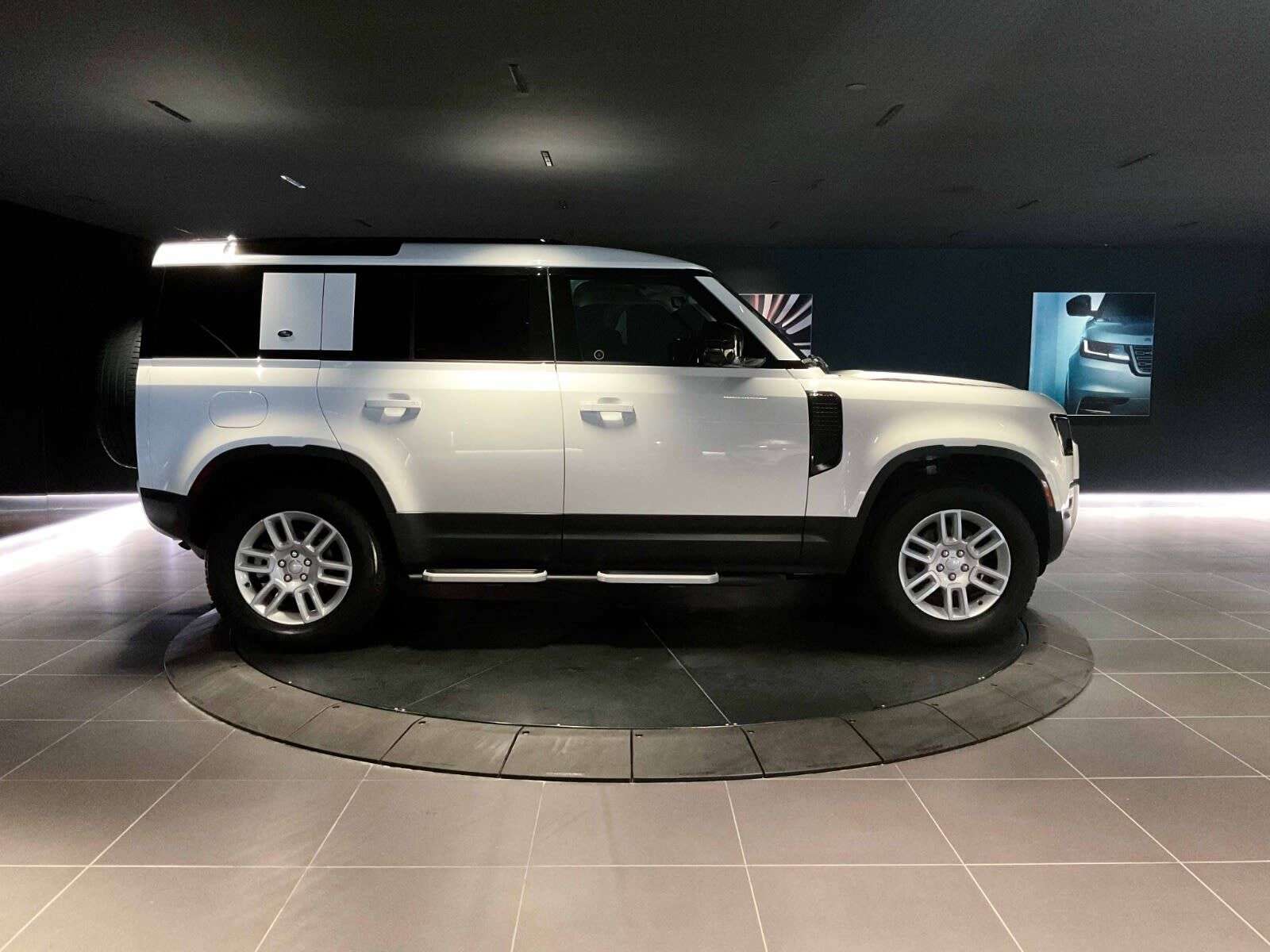 2023 Land Rover Defender S | Navigation | Bluetooth | Heated Seats | Heated alt 4