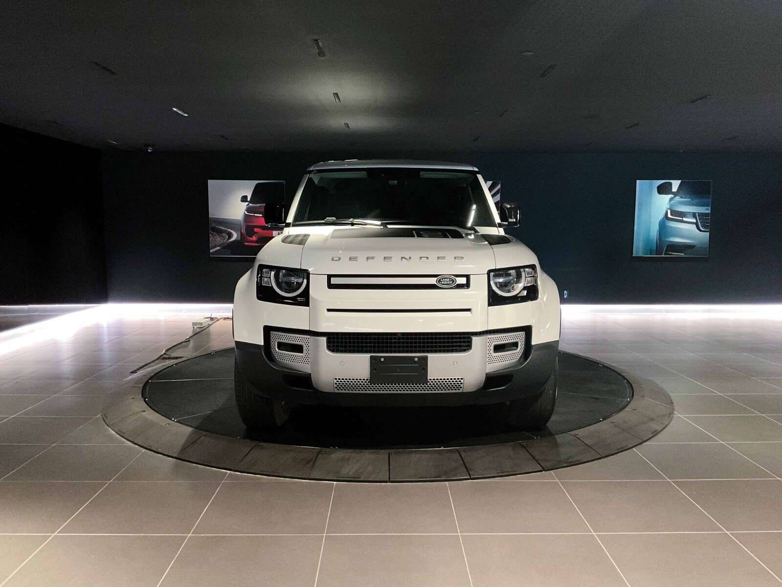2023 Land Rover Defender S | Navigation | Bluetooth | Heated Seats | Heated alt 2