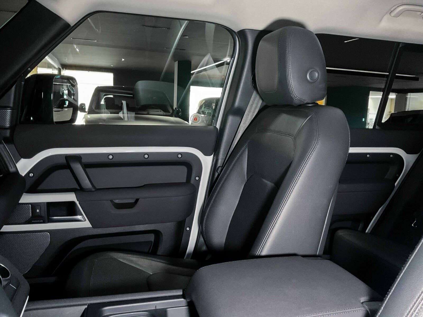 2023 Land Rover Defender S | Navigation | Bluetooth | Heated Seats | Heated thumb 19