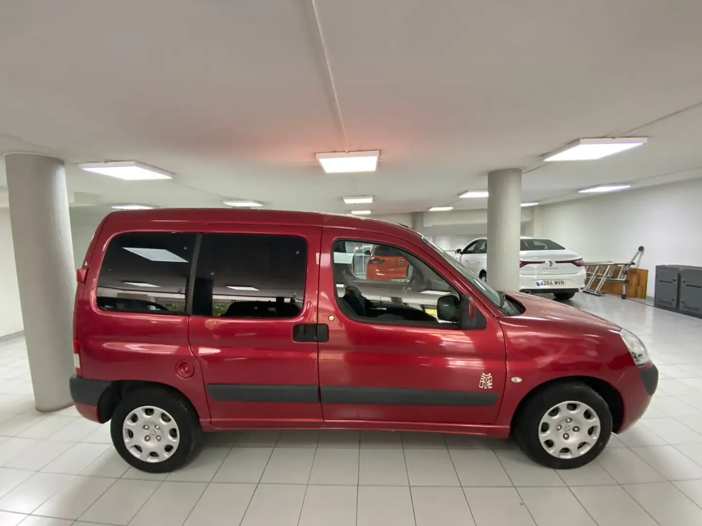 Peugeot Partner 1.9D Totem Rood - 2