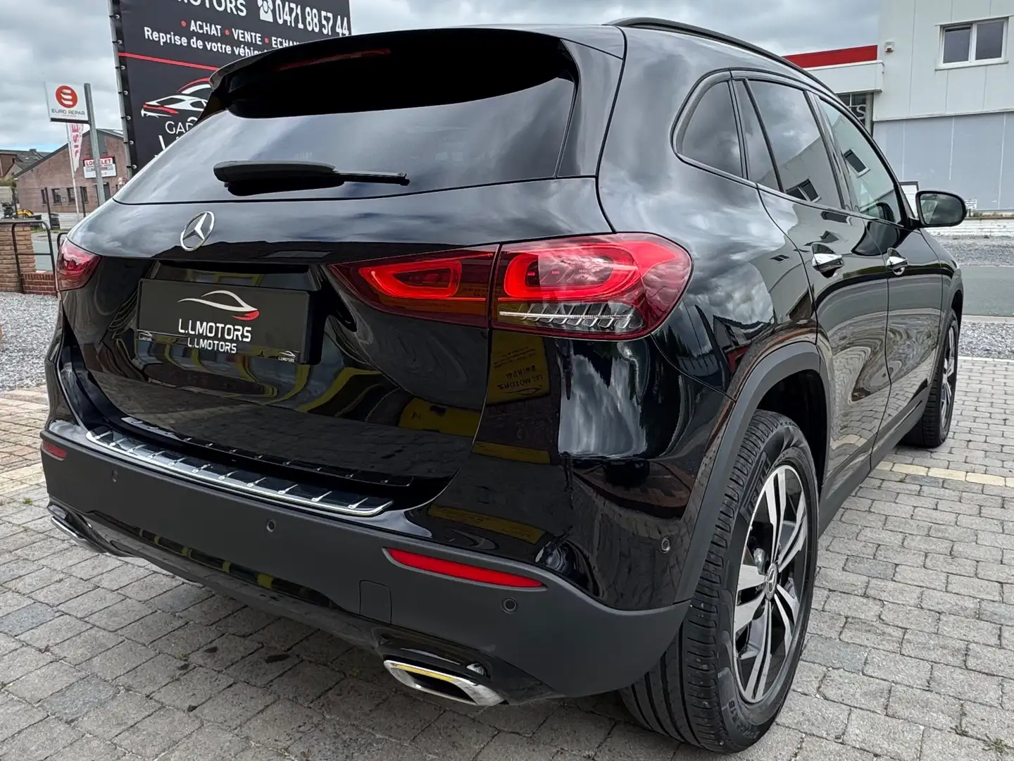 Mercedes-Benz GLA 180 GLA 180 Luxury Line Zwart - 2