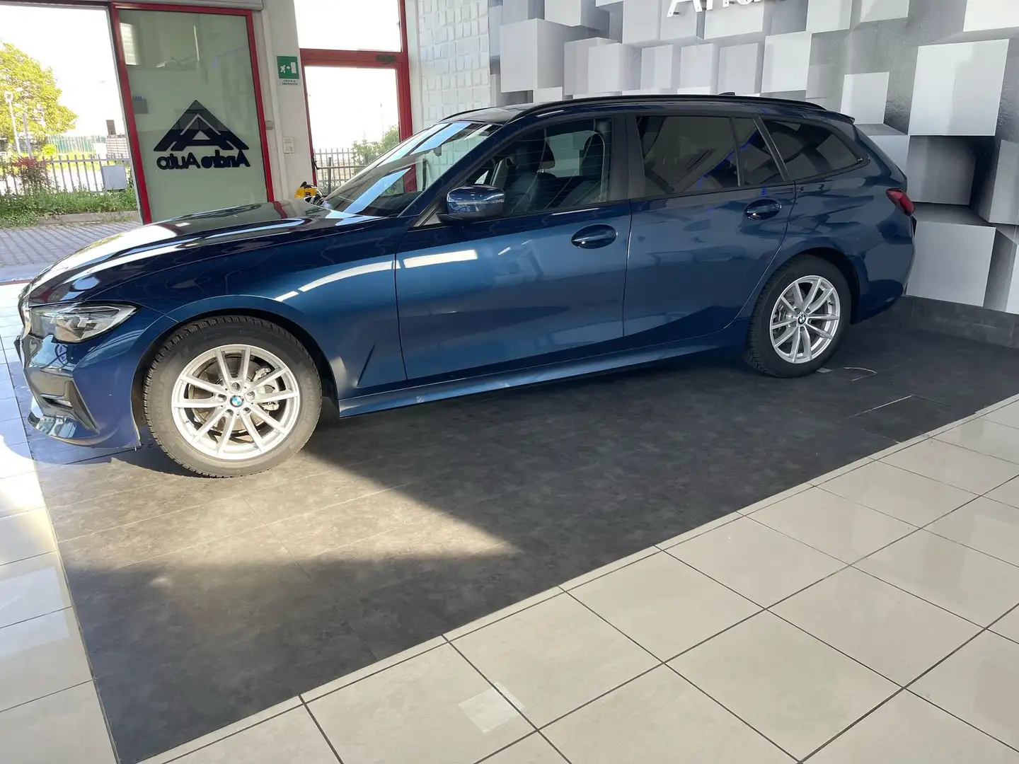 BMW 320 320d Touring mhev 48V xdriv Busines Advantage auto Blu/Azzurro - 2