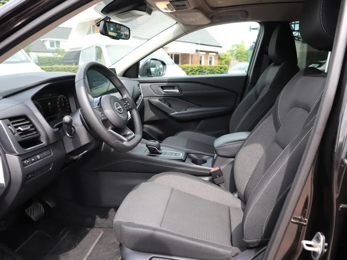Nissan Qashqai 1.3 MHEV X-tronic N-Connecta | AUTOMAAT | Panorama Zwart - 2