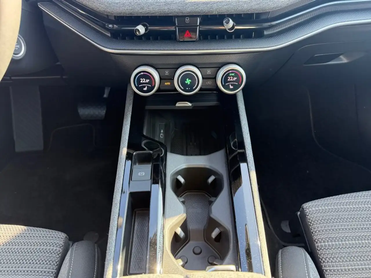 Skoda Superb Combi 2,0TDI DSG Navi/DCC/ACC/Kamera/Sitzhz. **, миниатюра 12