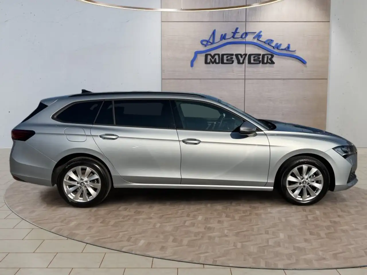 Skoda Superb Combi 2,0TDI DSG Navi/DCC/ACC/Kamera/Sitzhz. **, миниатюра 7