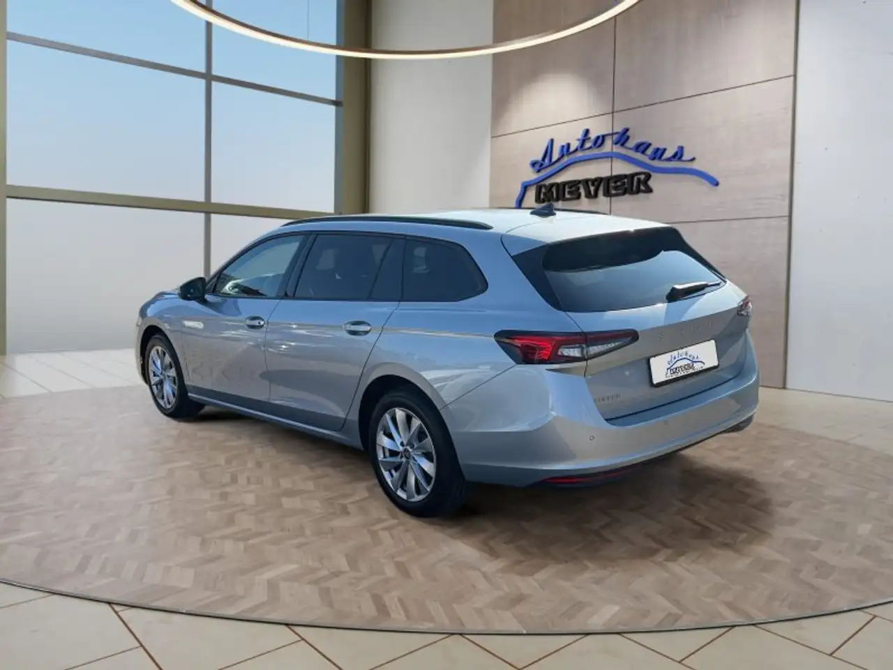 Skoda Superb Combi 2,0TDI DSG Navi/DCC/ACC/Kamera/Sitzhz. **, миниатюра 4