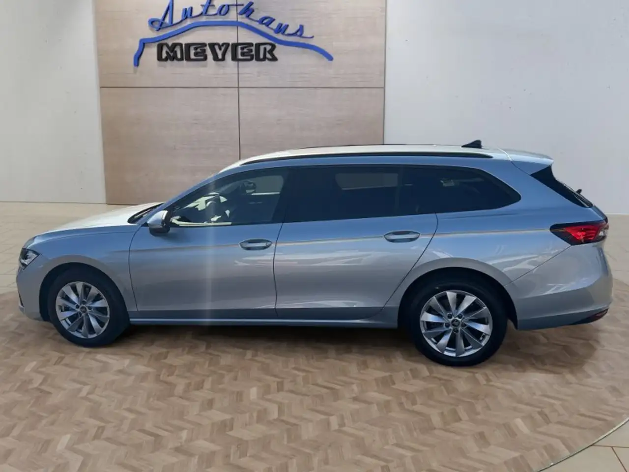 Skoda Superb Combi 2,0TDI DSG Navi/DCC/ACC/Kamera/Sitzhz. **, миниатюра 3