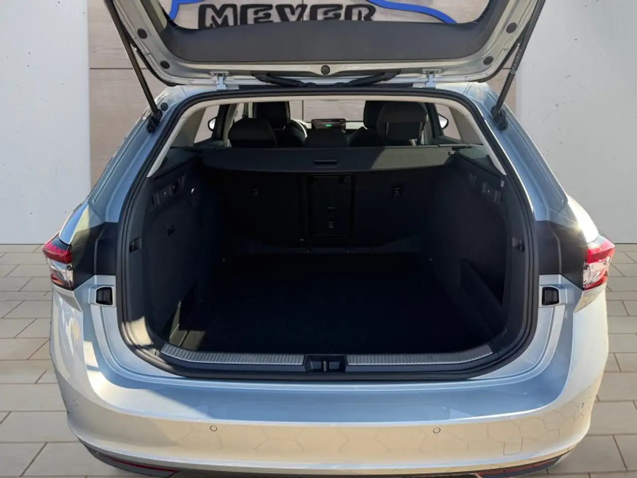 Skoda Superb Combi 2,0TDI DSG Navi/DCC/ACC/Kamera/Sitzhz. **, миниатюра 17