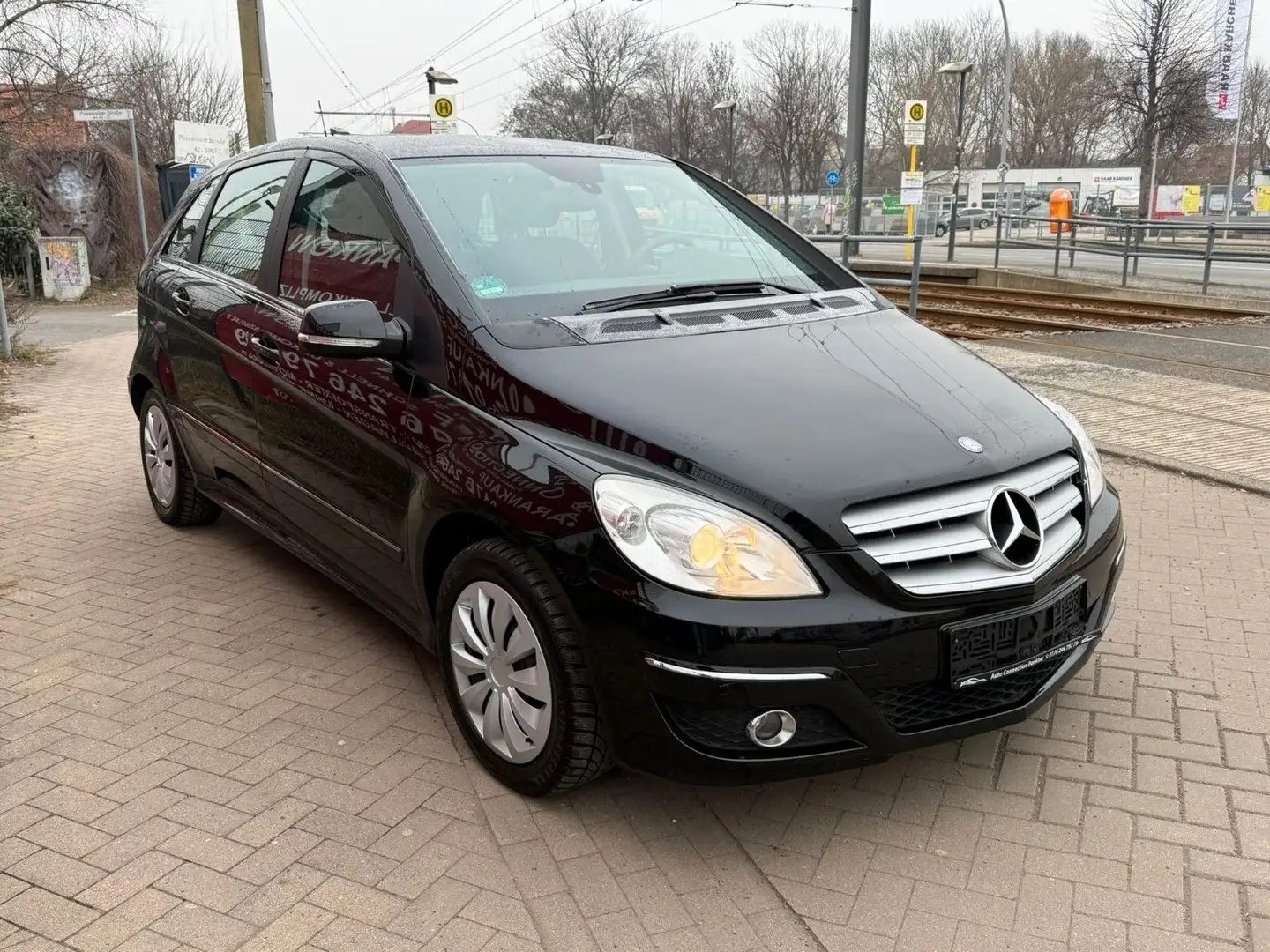 Mercedes-Benz B 180 BlueEFFICIENCY**TÜV NEU*AUTOMATIK** Schwarz - 2