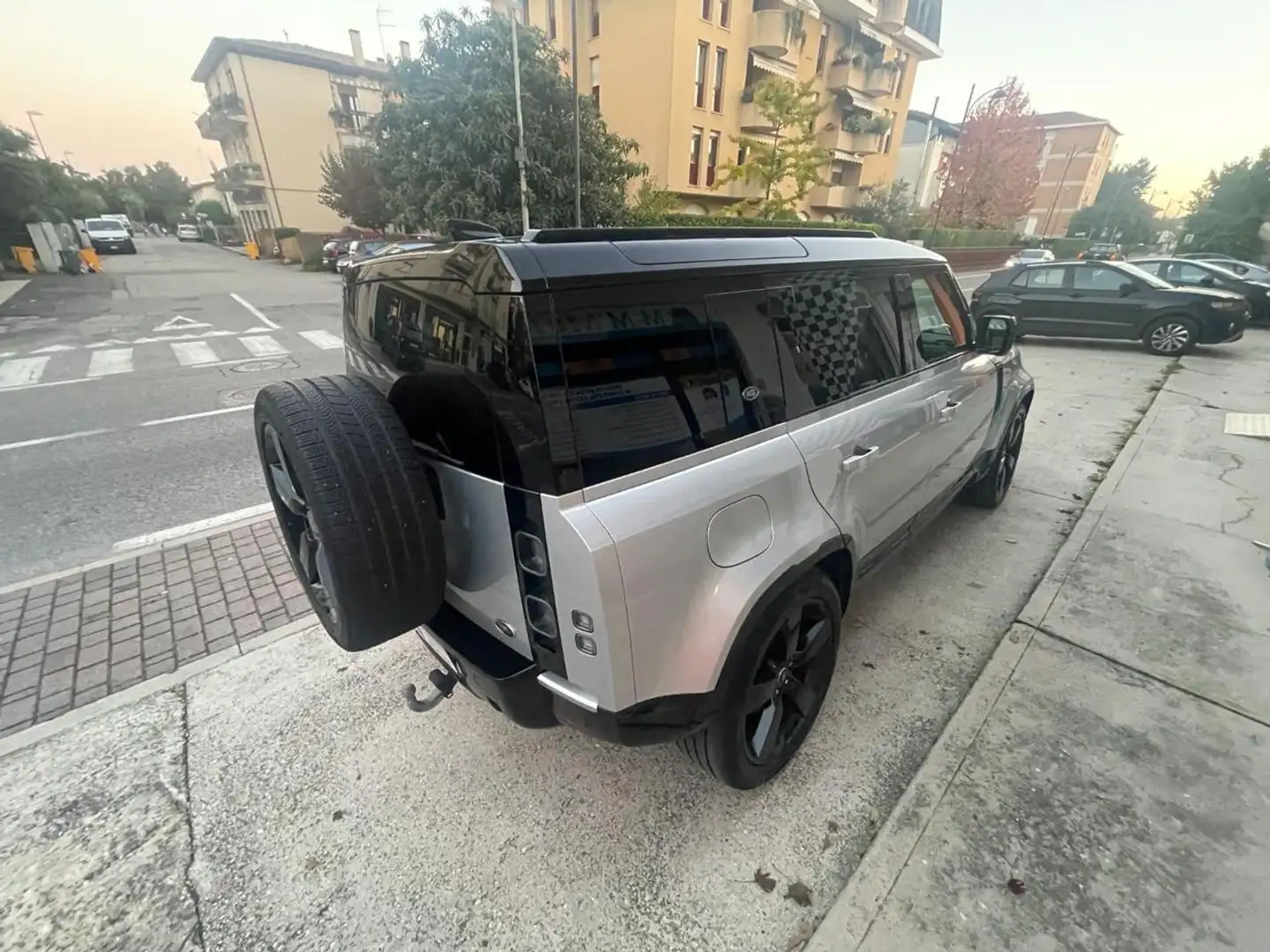 Land Rover Defender 110 3.0 l6 400cv. in proM-Mo Grigio - 2