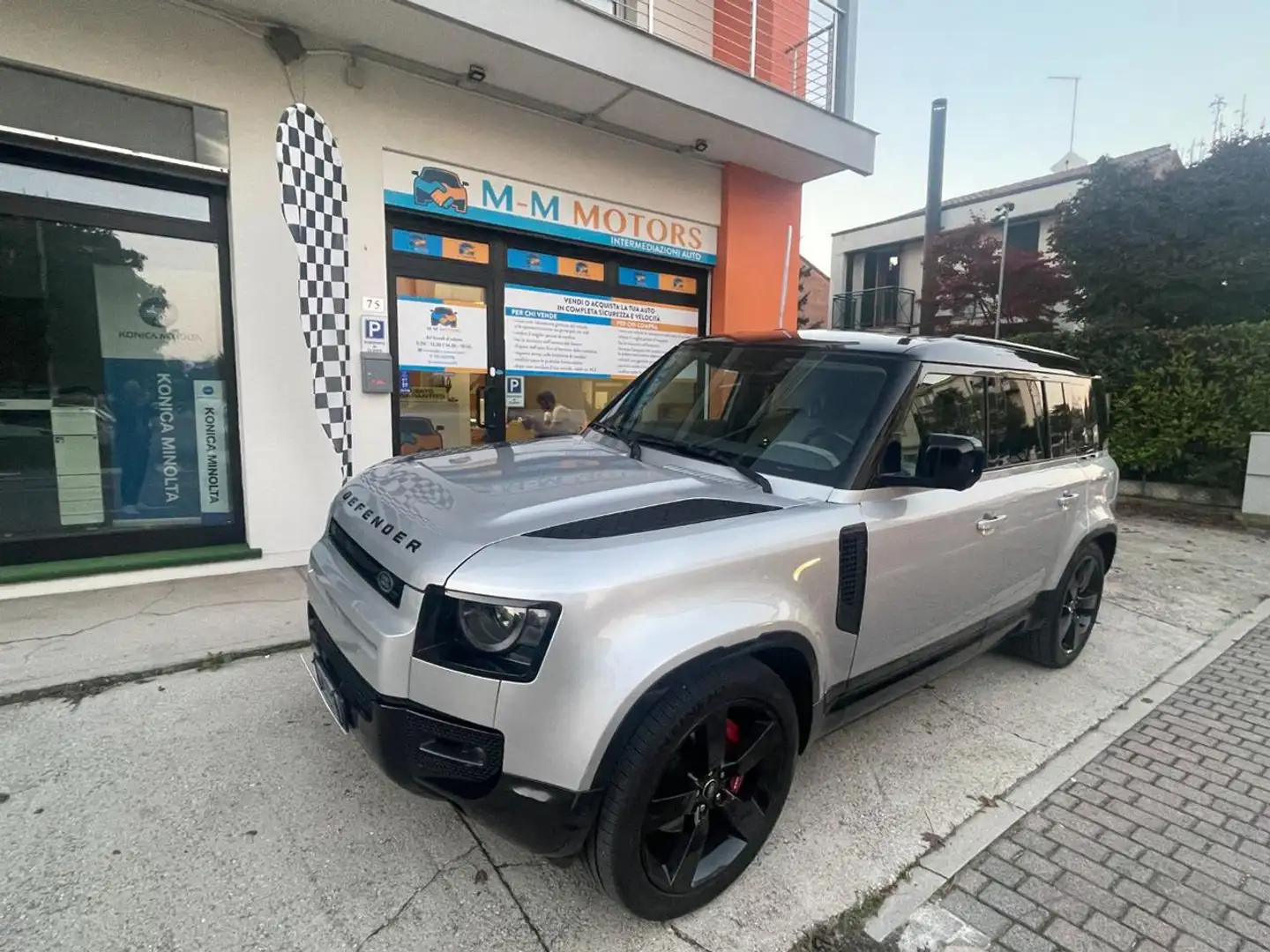 Land Rover Defender 110 3.0 l6 400cv. in proM-Mo Grigio - 1