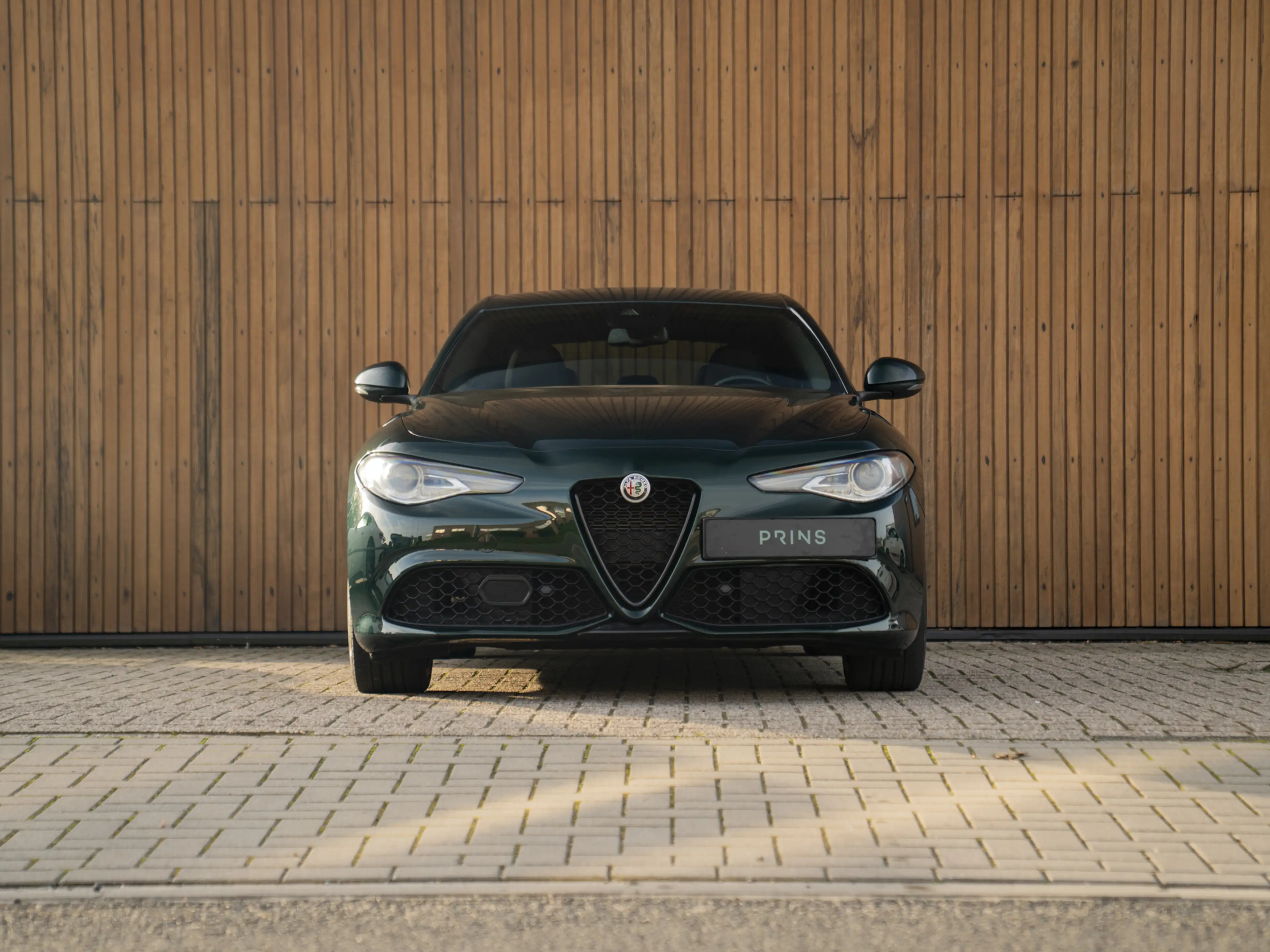 Alfa Romeo Giulia 2.0T Veloce AWD 280pk | Harman Kardon | Carplay | — photo 2