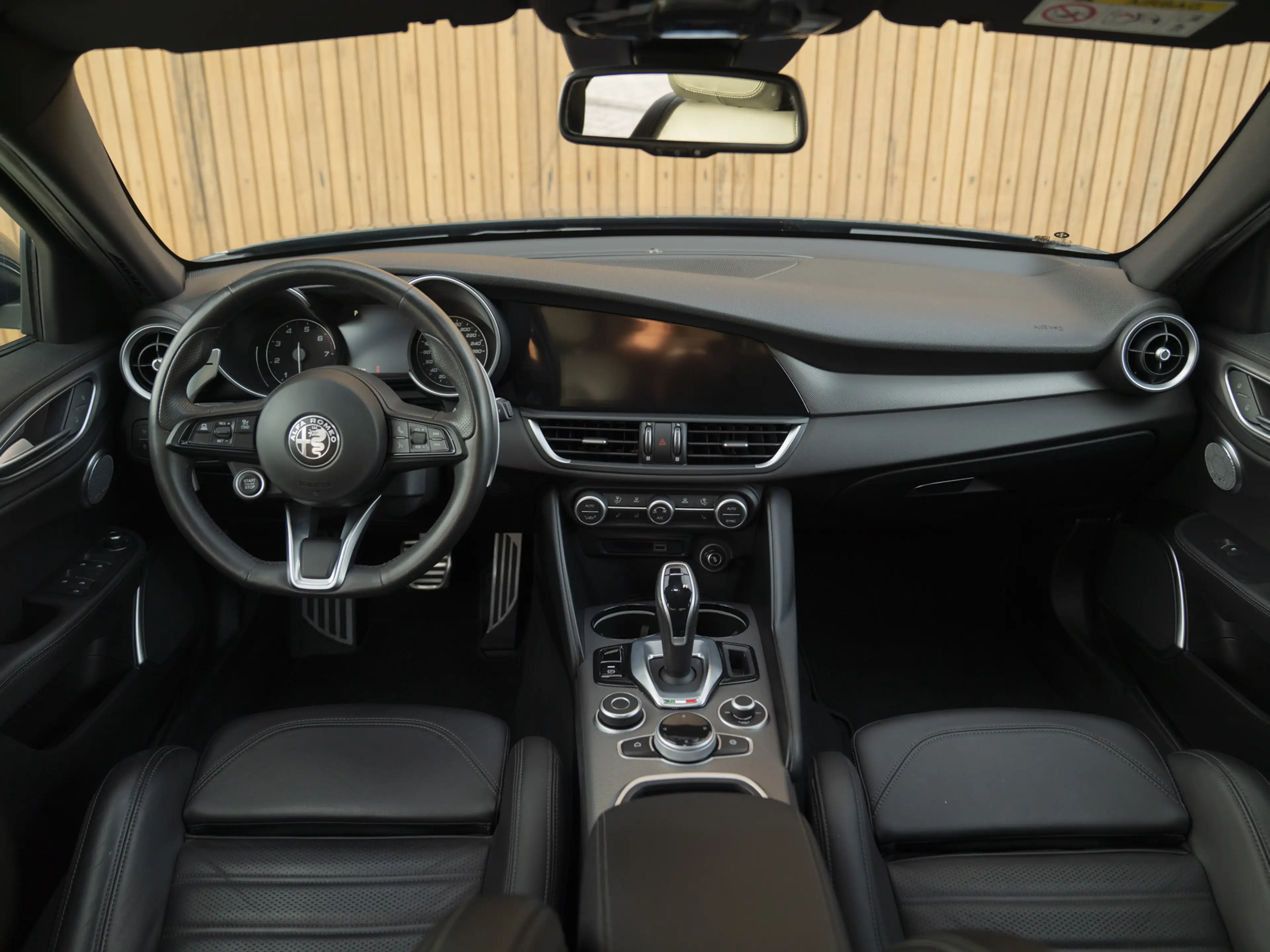 Alfa Romeo Giulia 2.0T Veloce AWD 280pk | Harman Kardon | Carplay | — photo 11