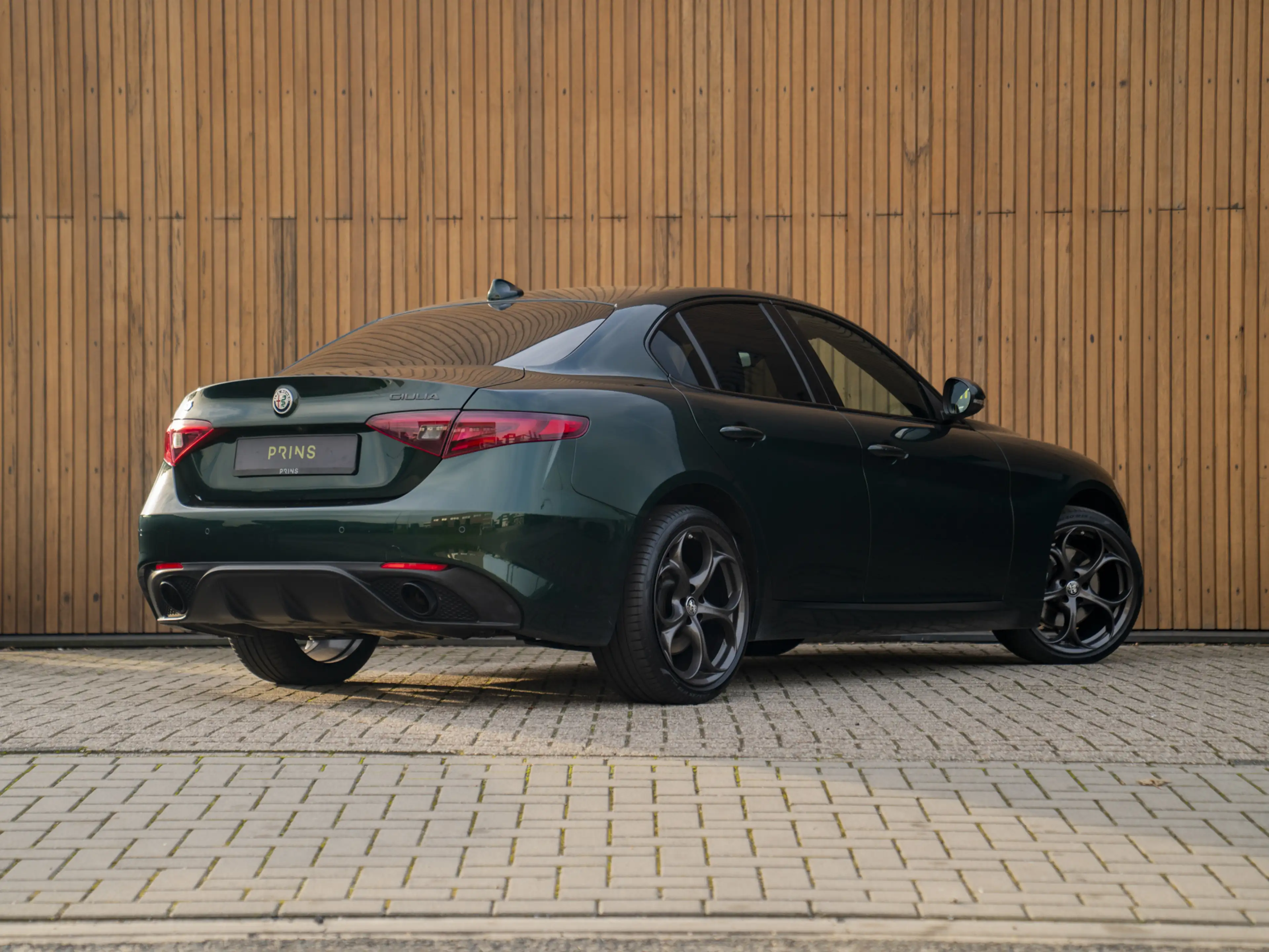Alfa Romeo Giulia 2.0T Veloce AWD 280pk | Harman Kardon | Carplay | — photo 4