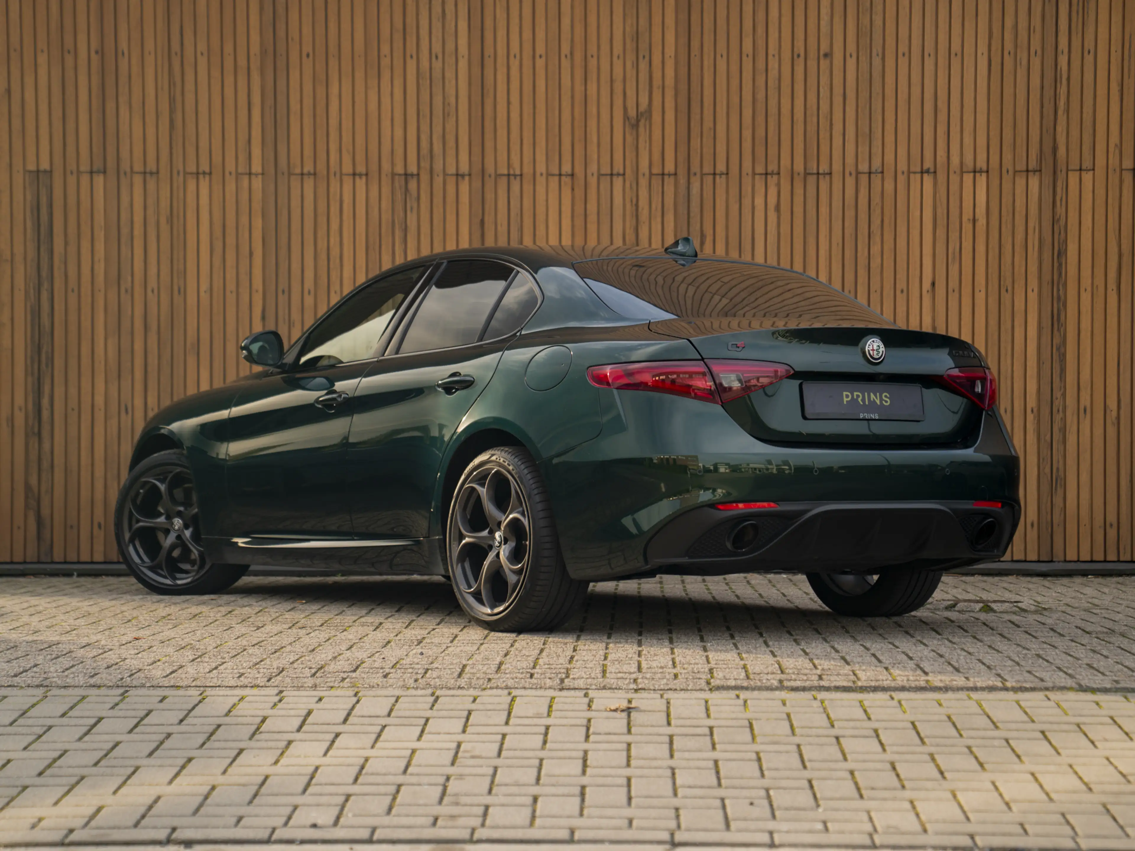 Alfa Romeo Giulia 2.0T Veloce AWD 280pk | Harman Kardon | Carplay | — photo 6