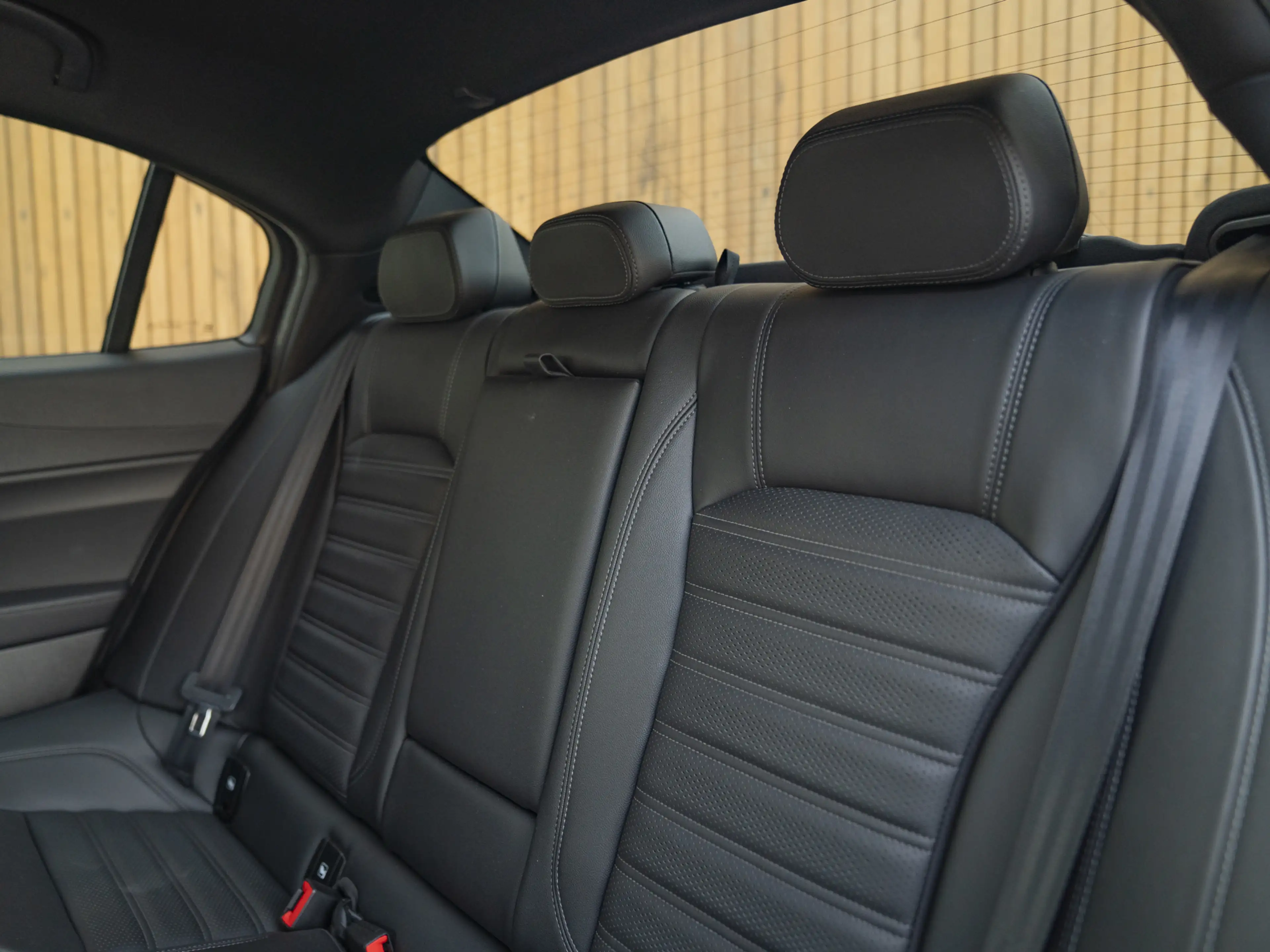 Alfa Romeo Giulia 2.0T Veloce AWD 280pk | Harman Kardon | Carplay | — photo 9