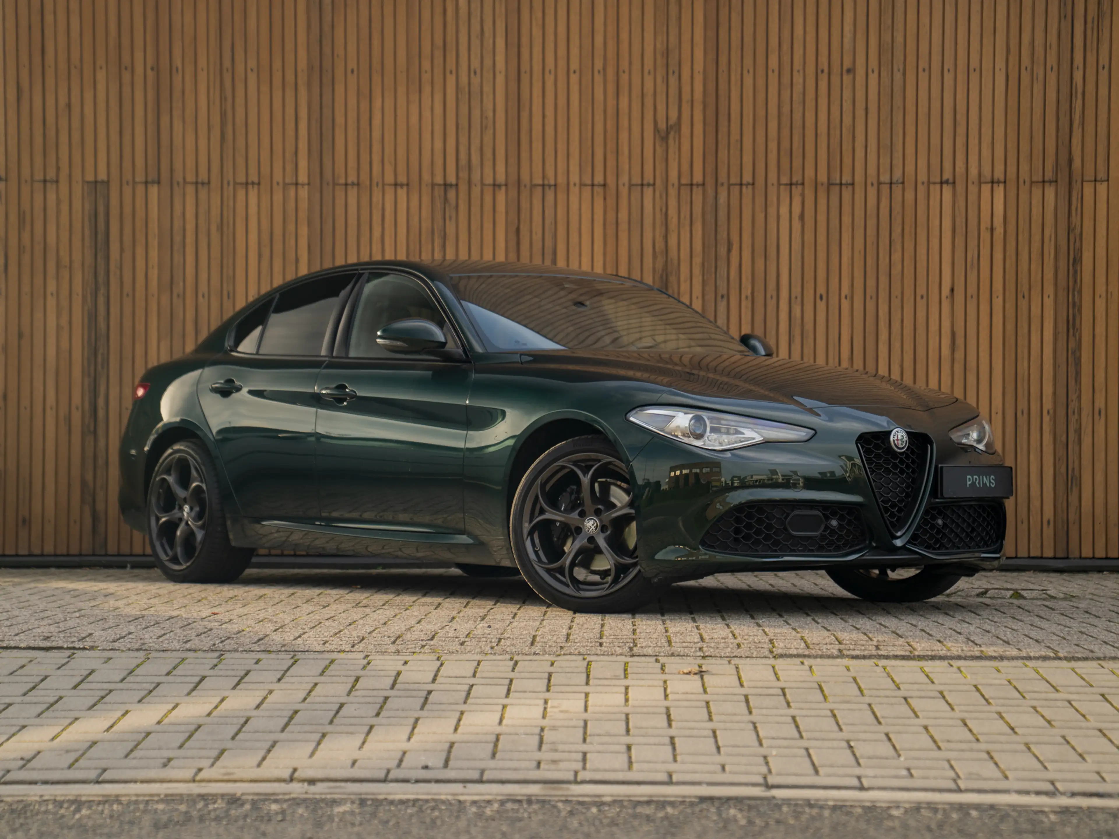 Alfa Romeo Giulia 2.0T Veloce AWD 280pk | Harman Kardon | Carplay | — photo 3