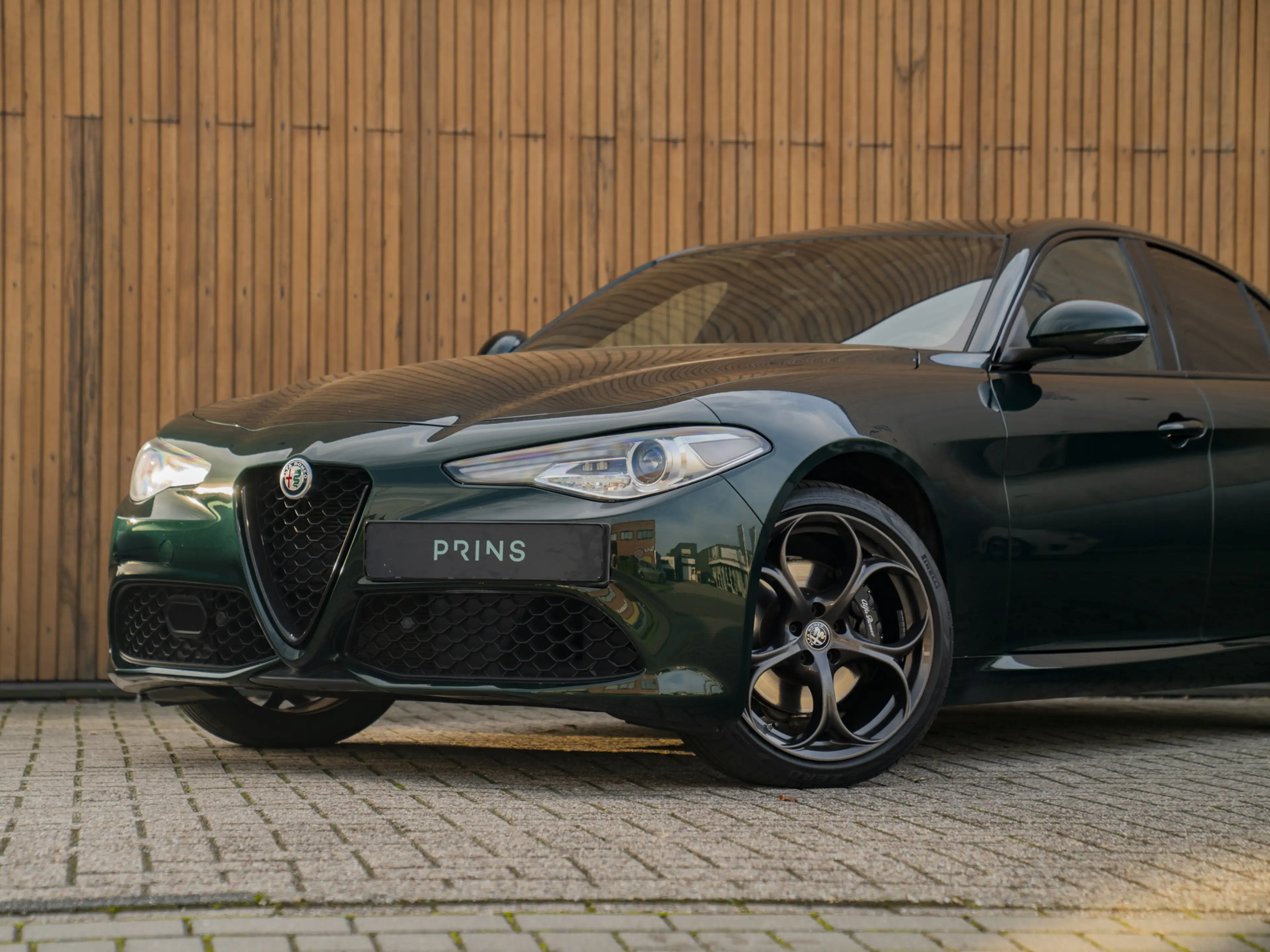Alfa Romeo Giulia 2.0T Veloce AWD 280pk | Harman Kardon | Carplay | — photo 14
