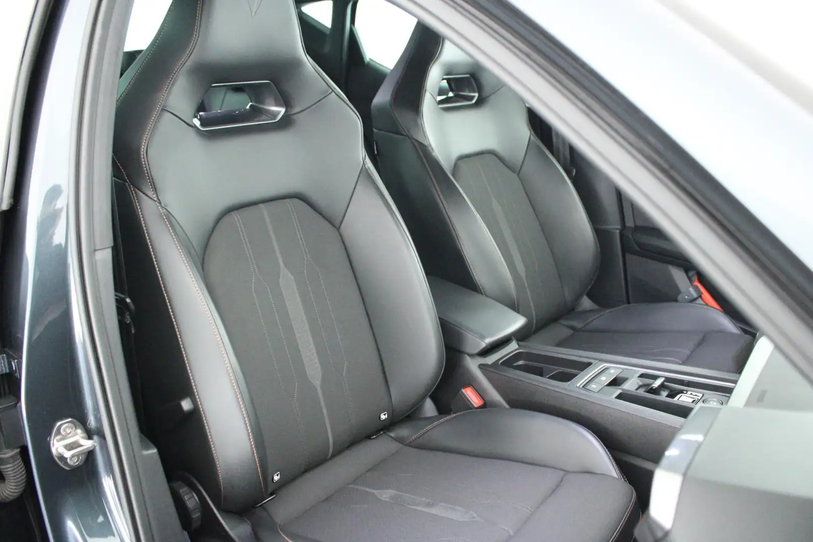 CUPRA Leon 1.4 245pk e-Hybrid VZ Business Camera Stoelverwarm Grijs - 2