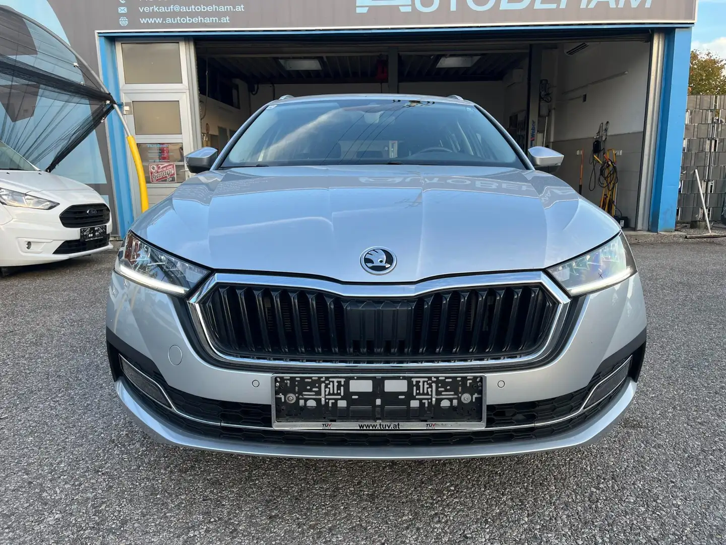 Skoda Octavia Combi 2,0 TDI Premium LED-ACC-AHK Plateado - 2