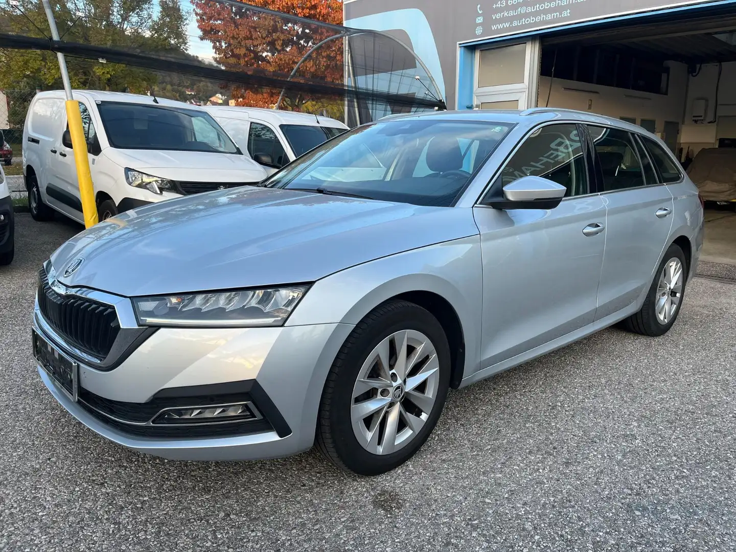 Skoda Octavia Combi 2,0 TDI Premium LED-ACC-AHK Plateado - 1