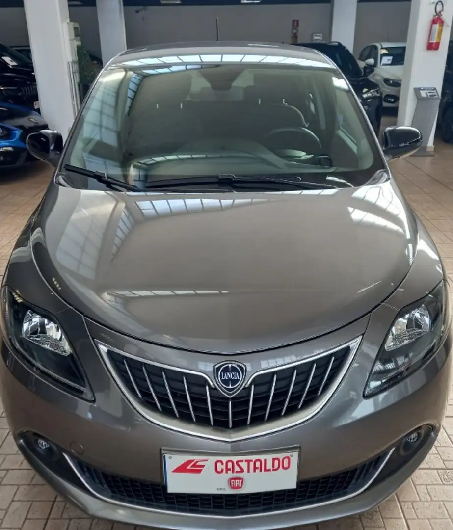 Lancia Ypsilon 1.0 FireFly 5 porte S&S Hybrid Ecochic Gold Grigio - 1