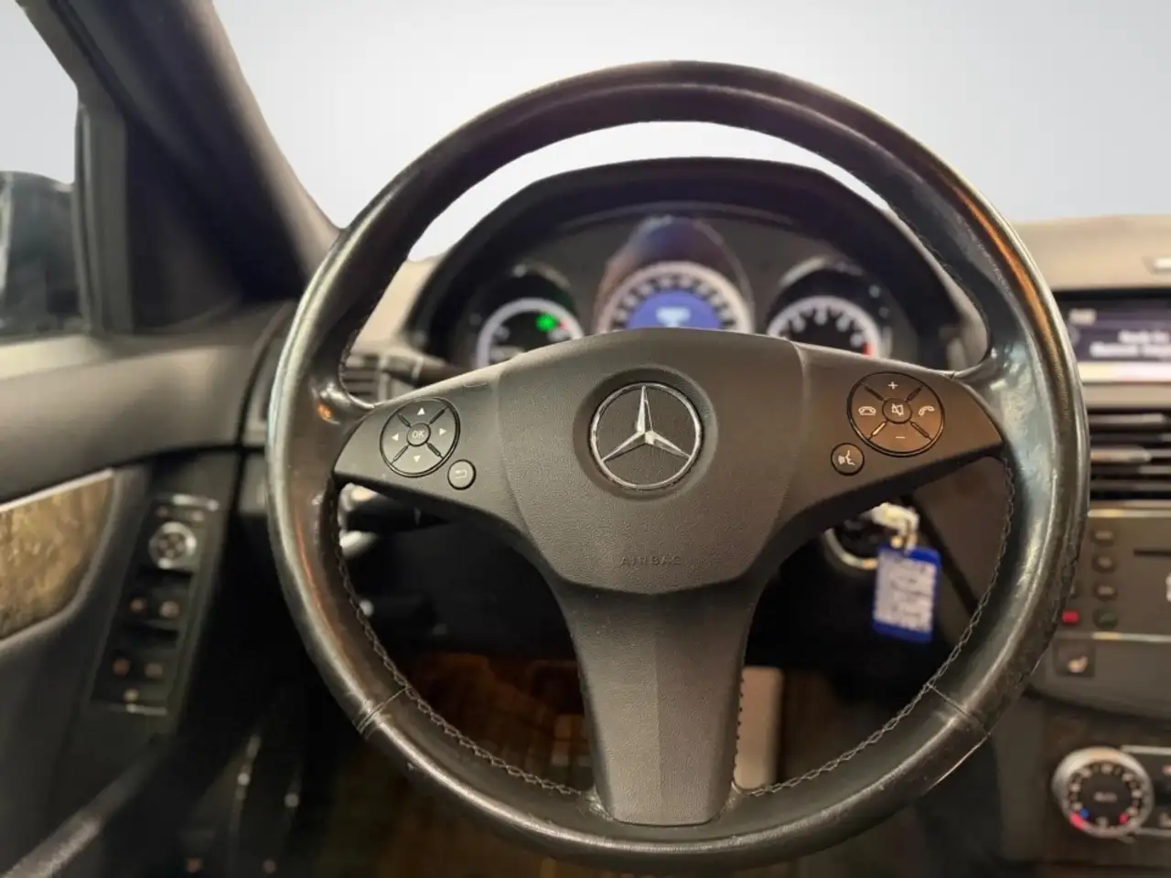 Mercedes-Benz C-Class снимка Mercedes-Benz C-Class