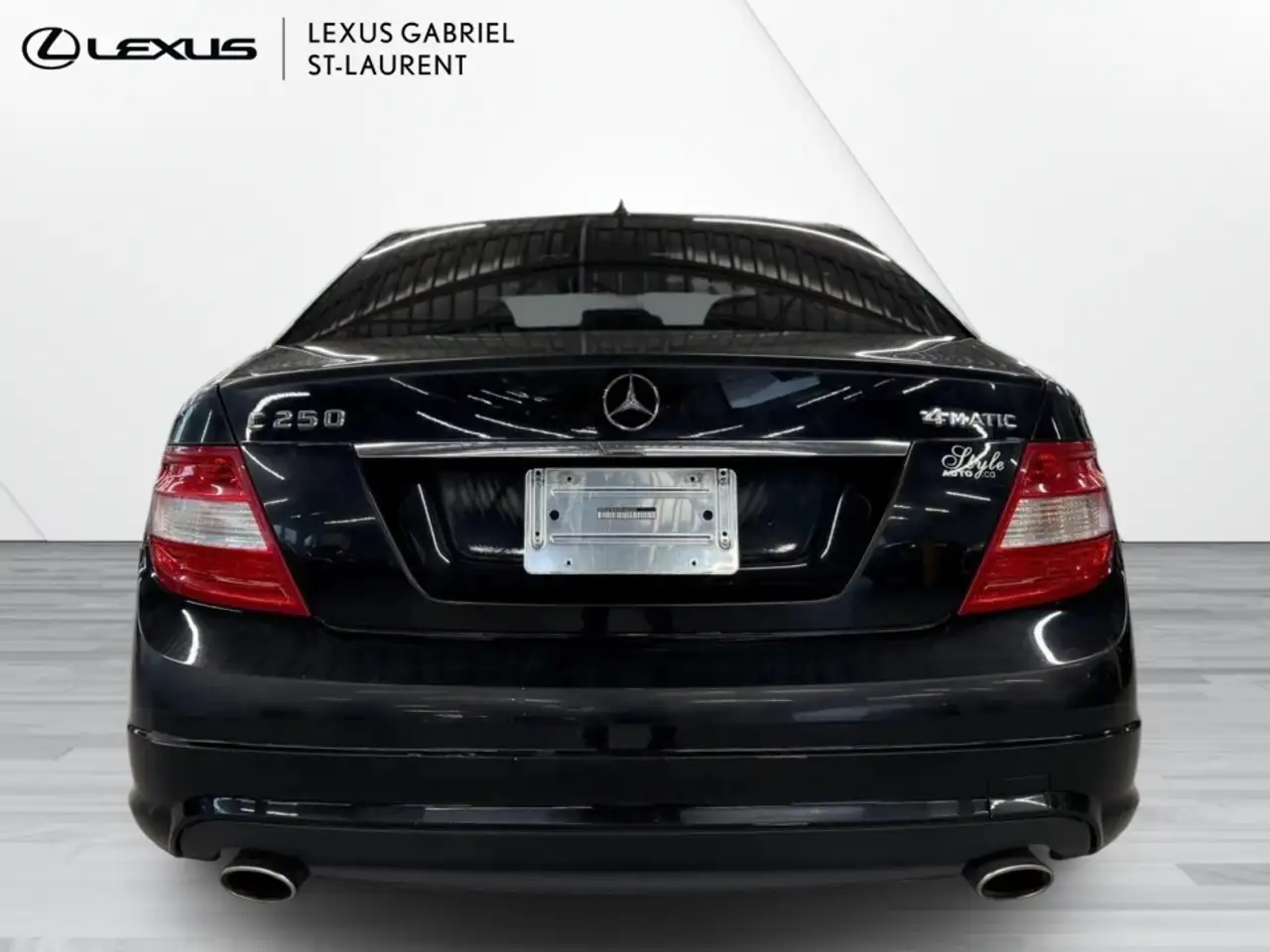 Mercedes-Benz C-Class снимка Mercedes-Benz C-Class