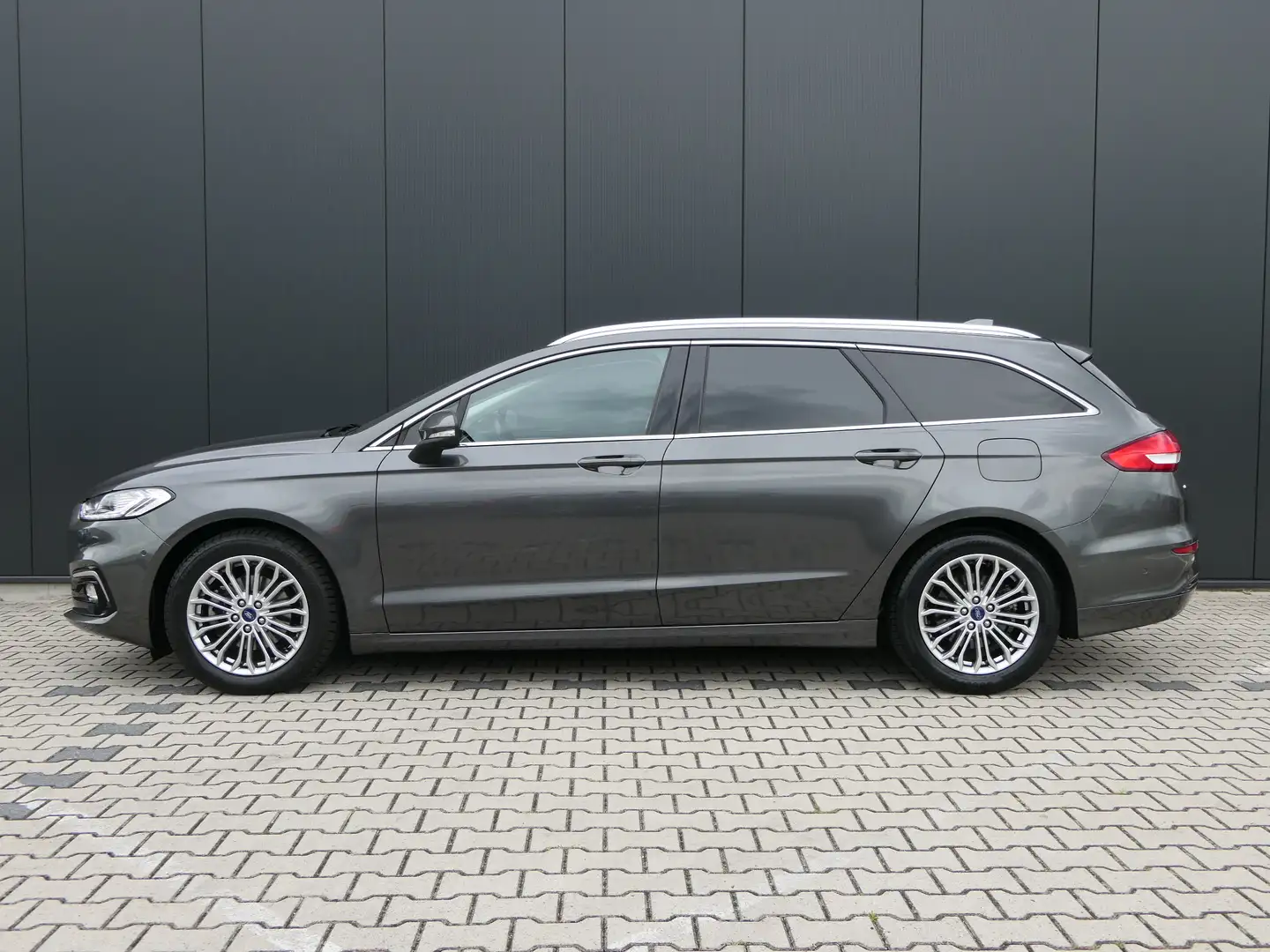 Ford Mondeo Wagon 2.0 IVCT HEV Titanium | Panoramadak | Leder Grijs - 2