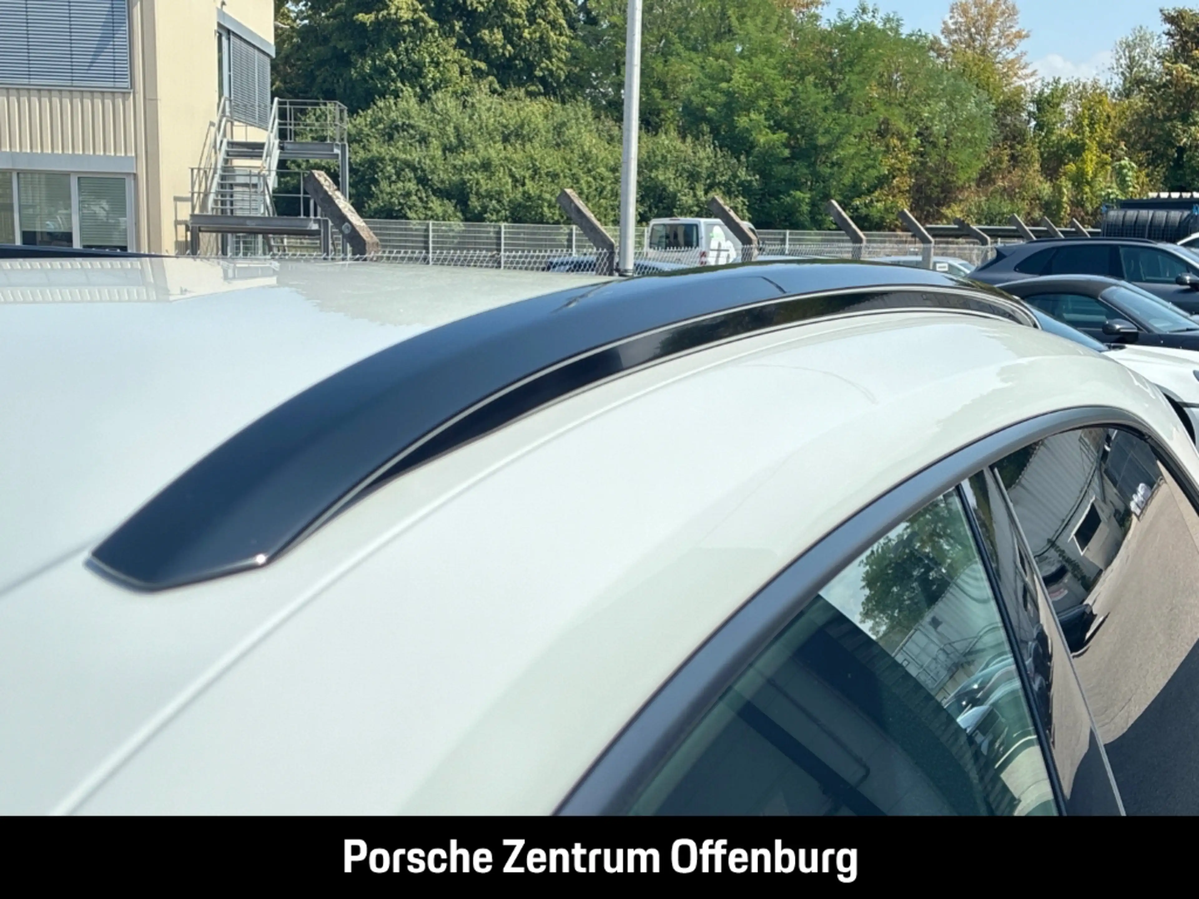 Porsche Macan — photo 11