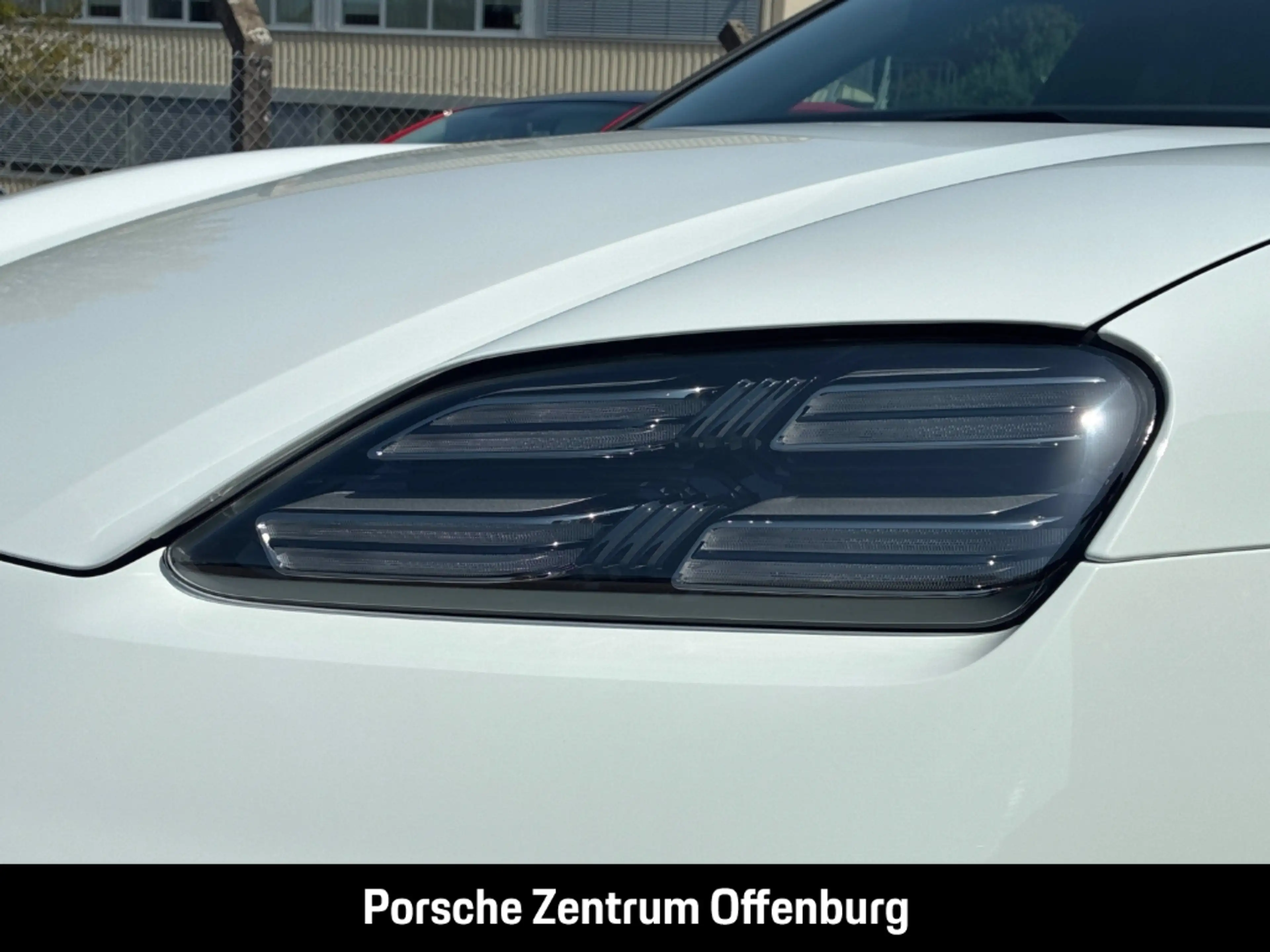 Porsche Macan — photo 9