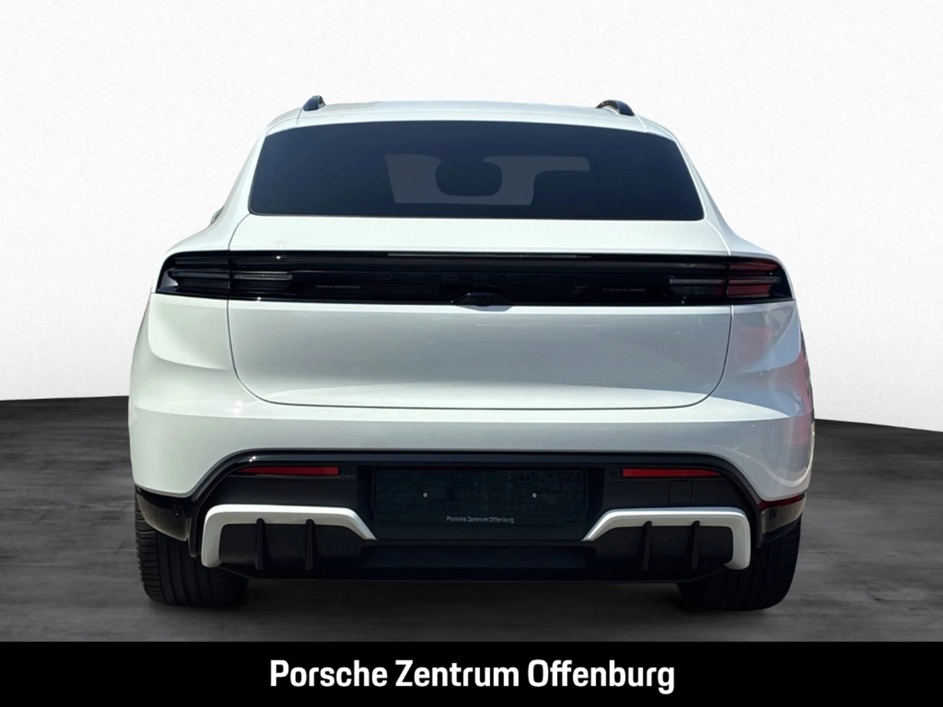 Porsche Macan — photo 7