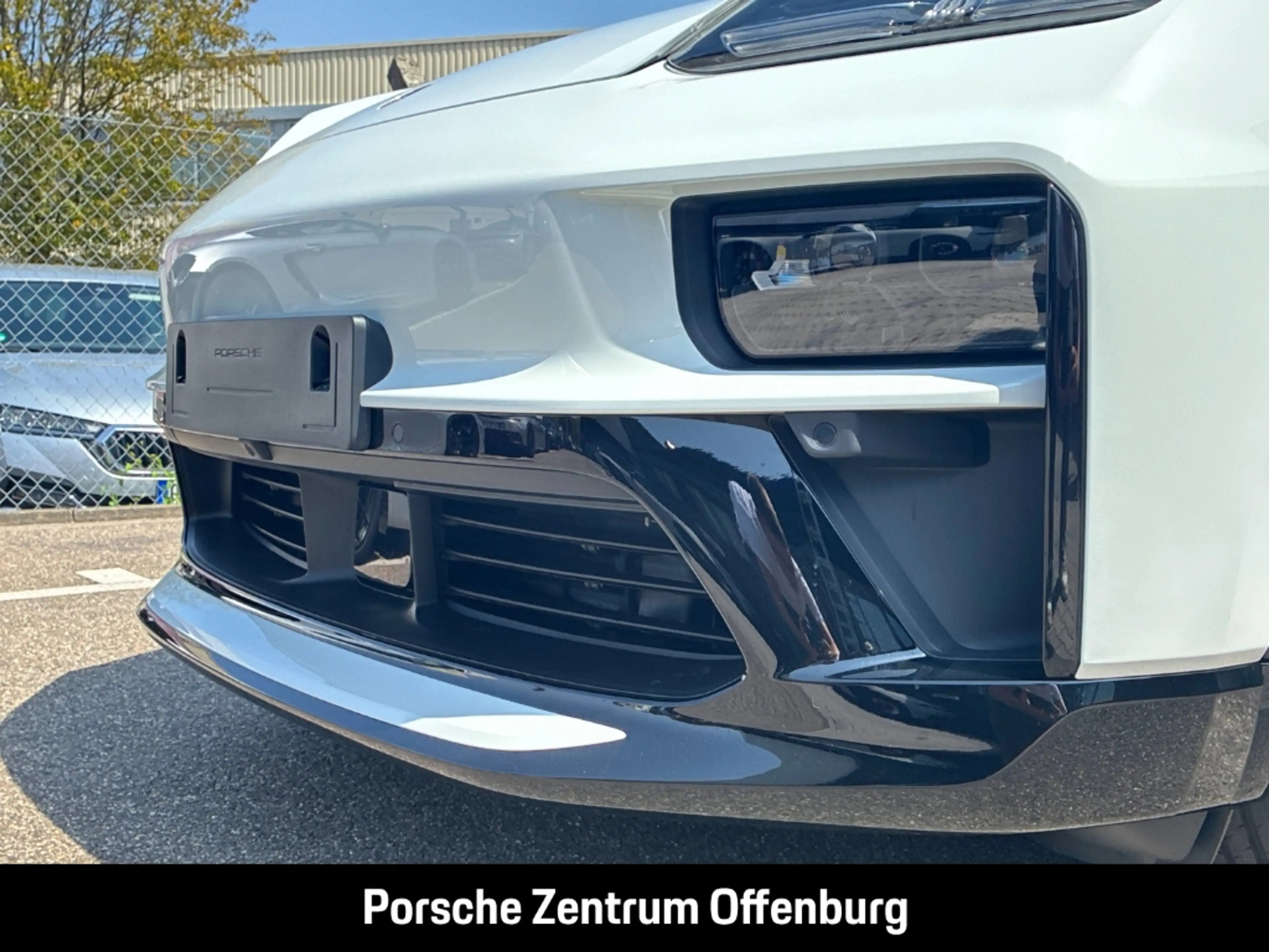 Porsche Macan — photo 10