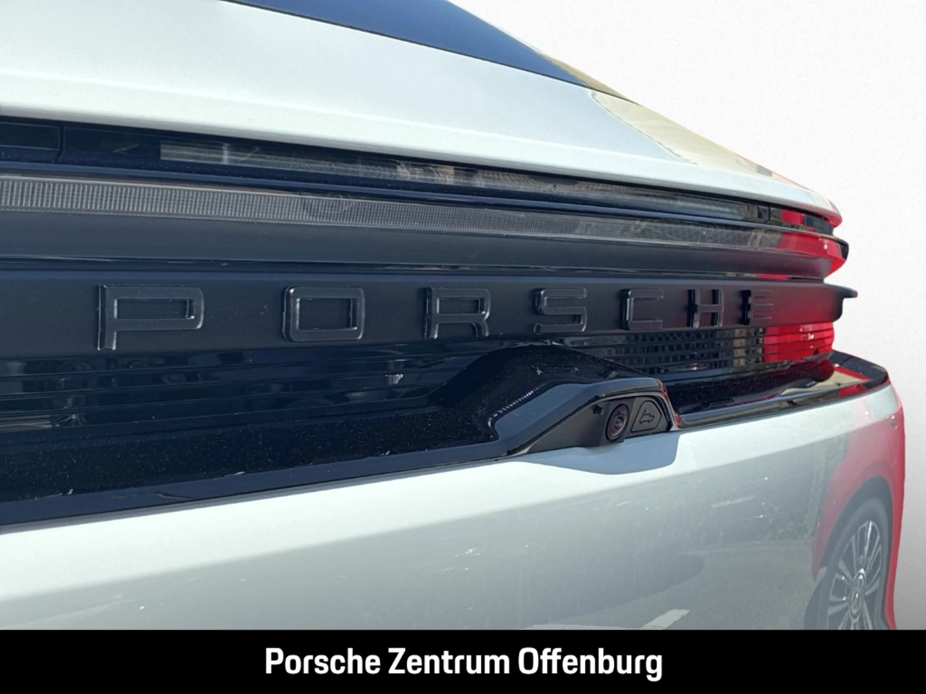 Porsche Macan — photo 12