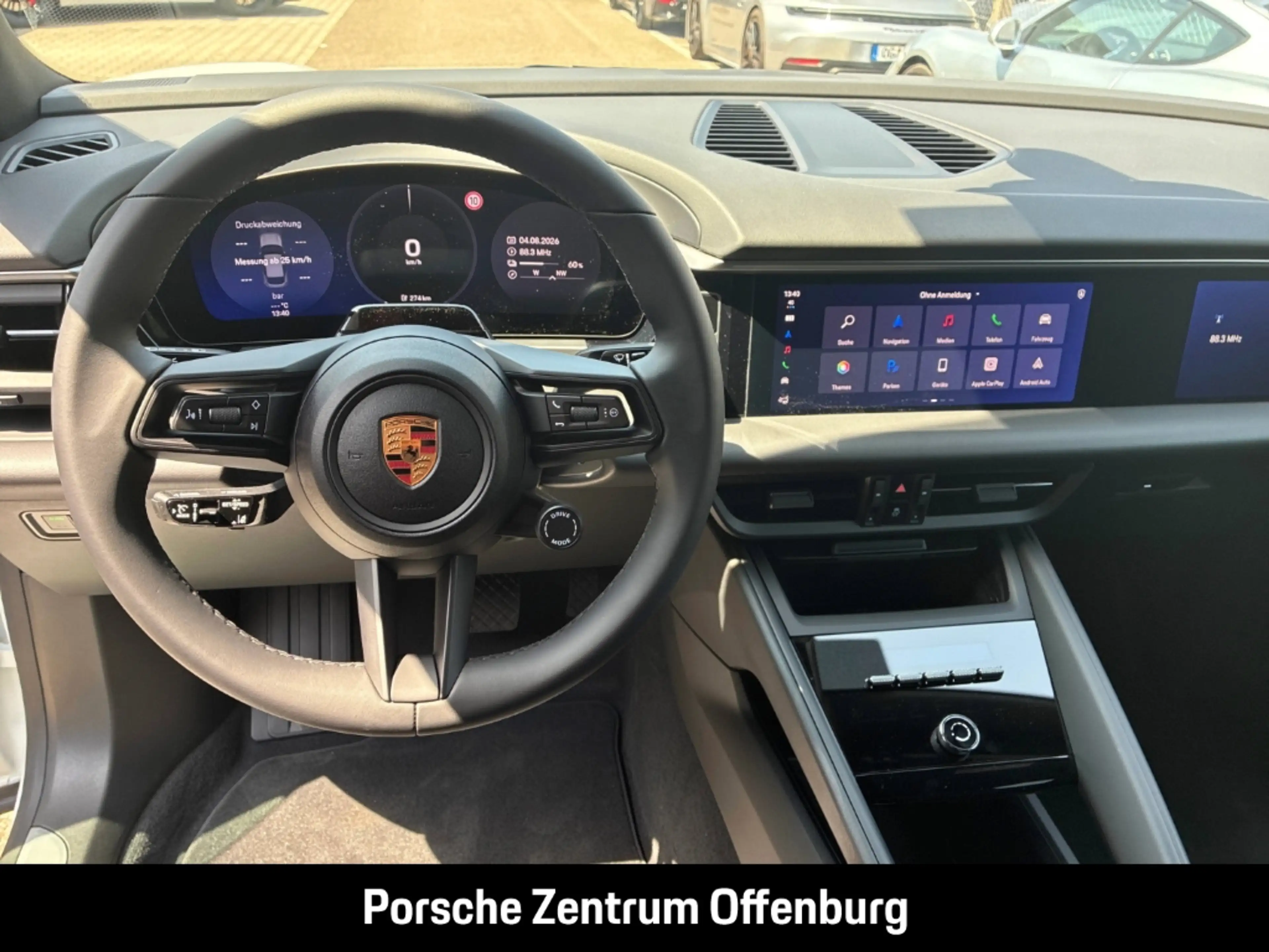 Porsche Macan — photo 13