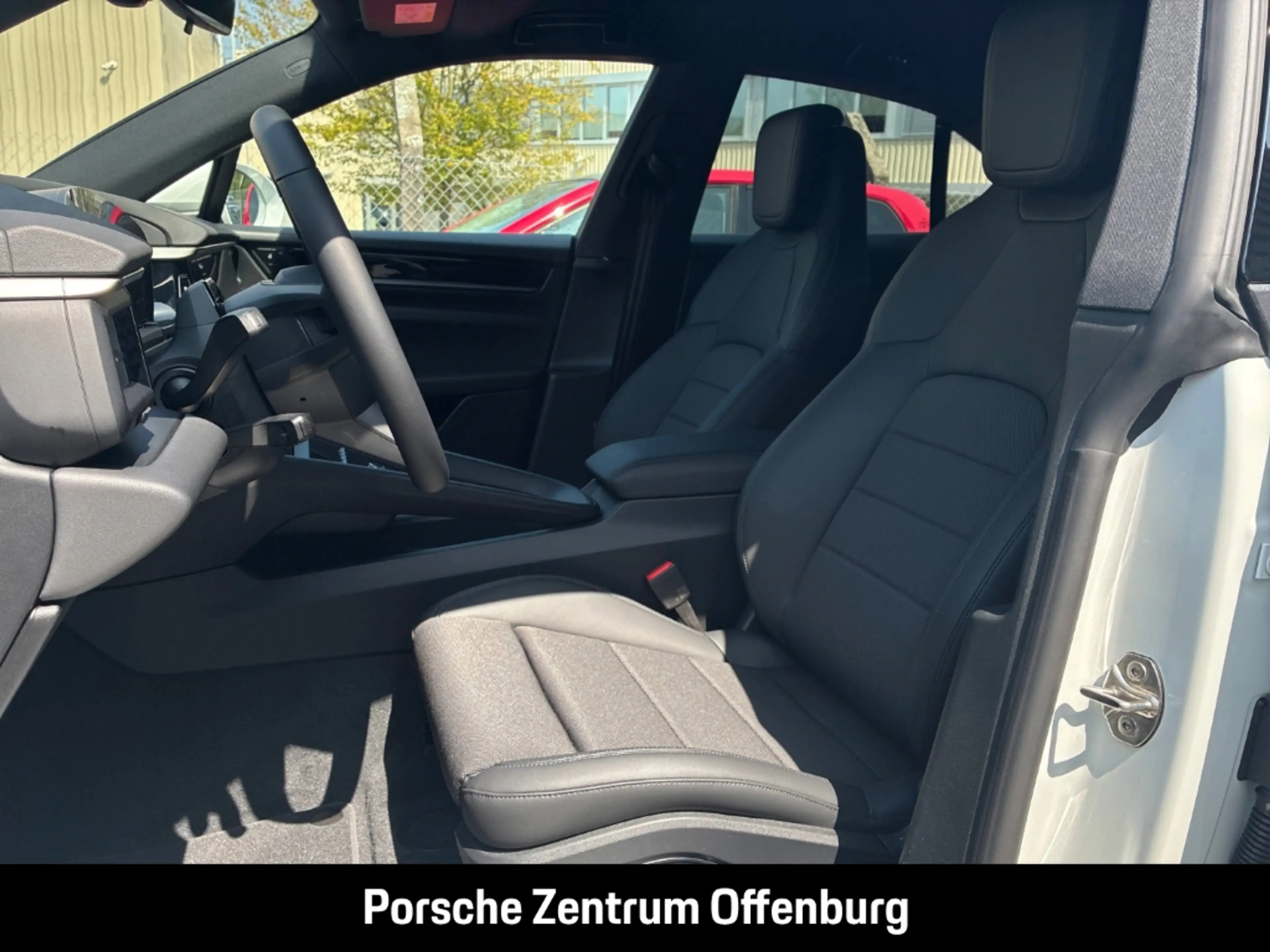 Porsche Macan — photo 5