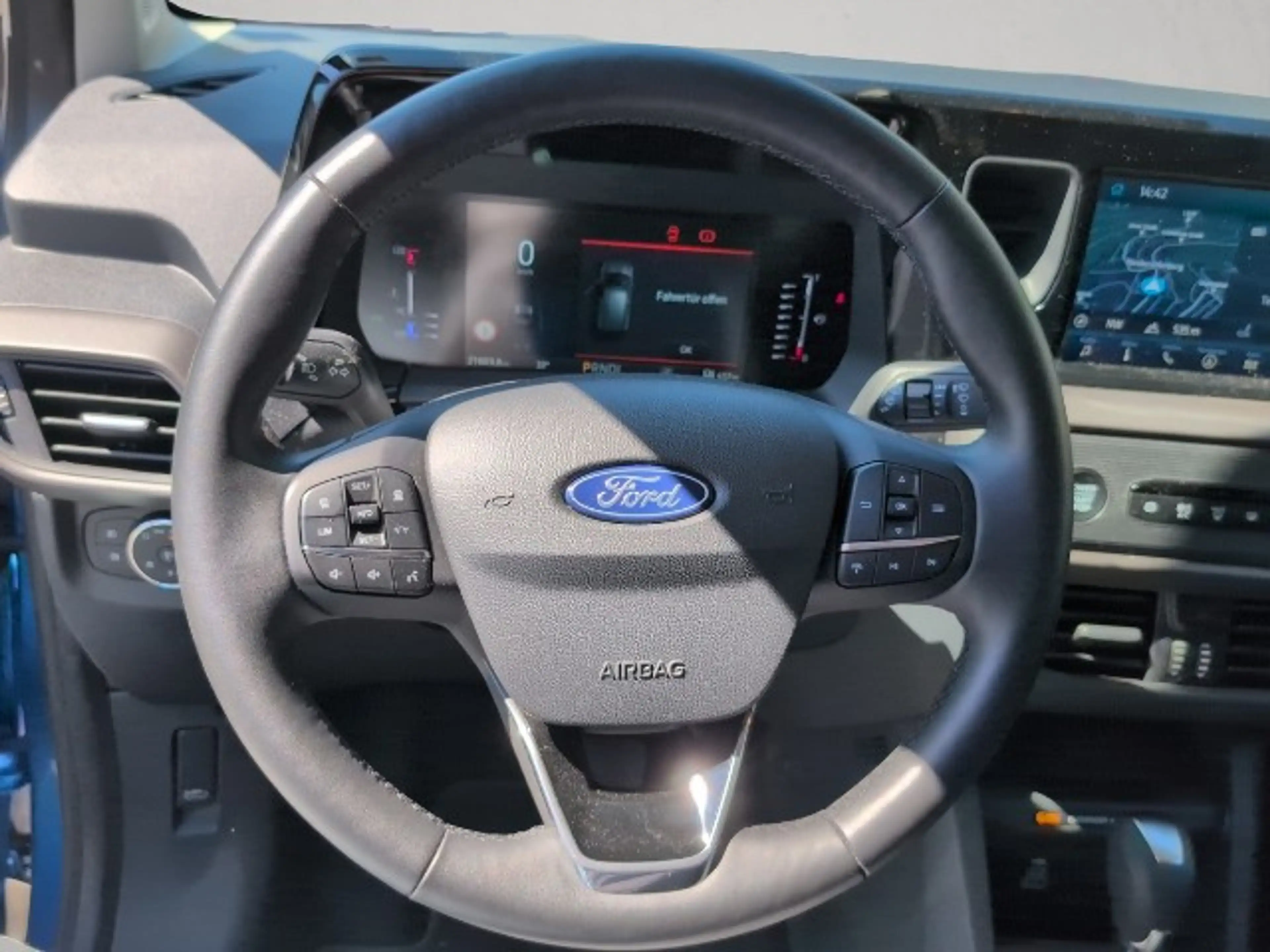 Ford Tourneo Courier Titanium — photo 10