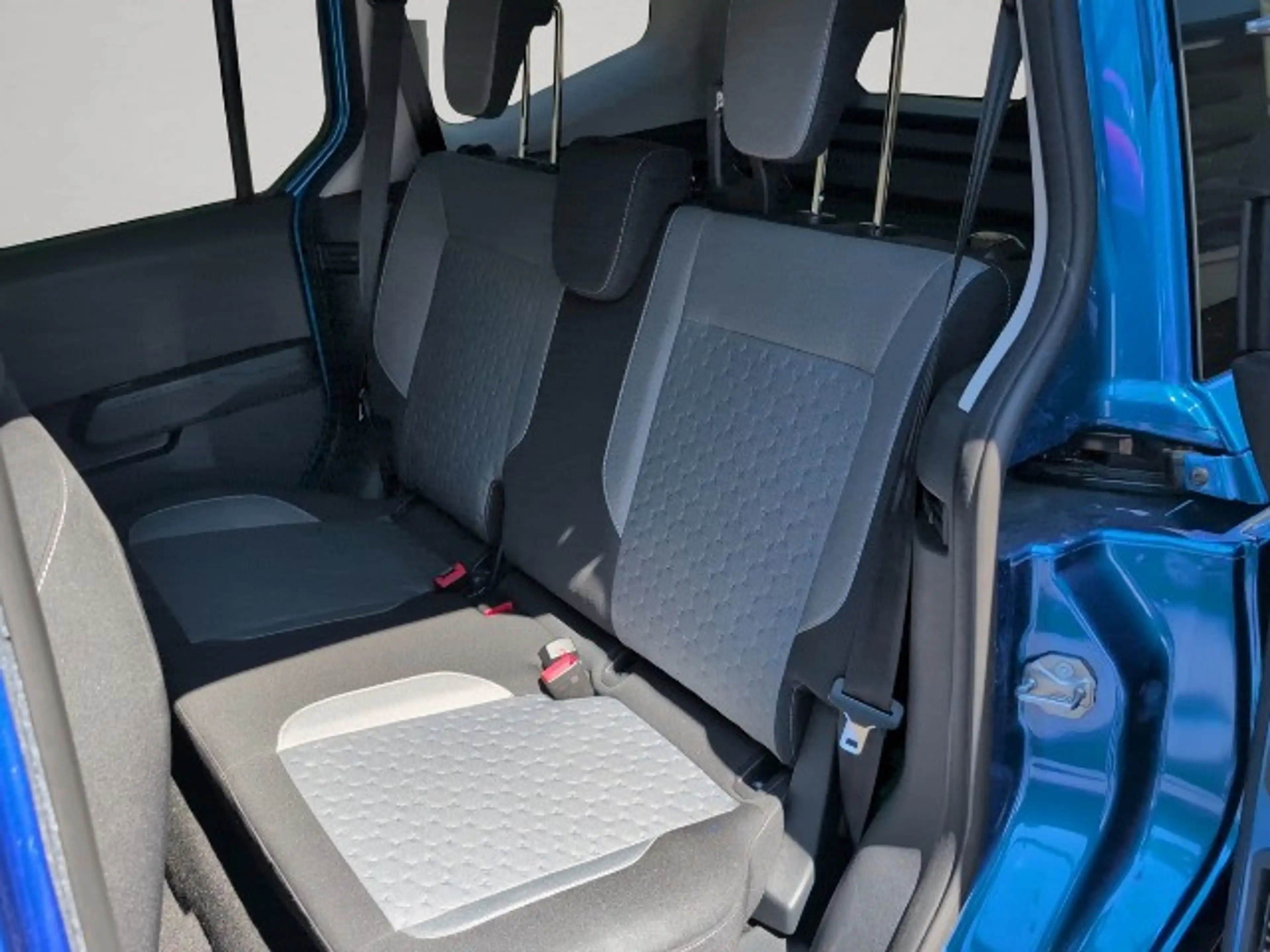 Ford Tourneo Courier Titanium — photo 11