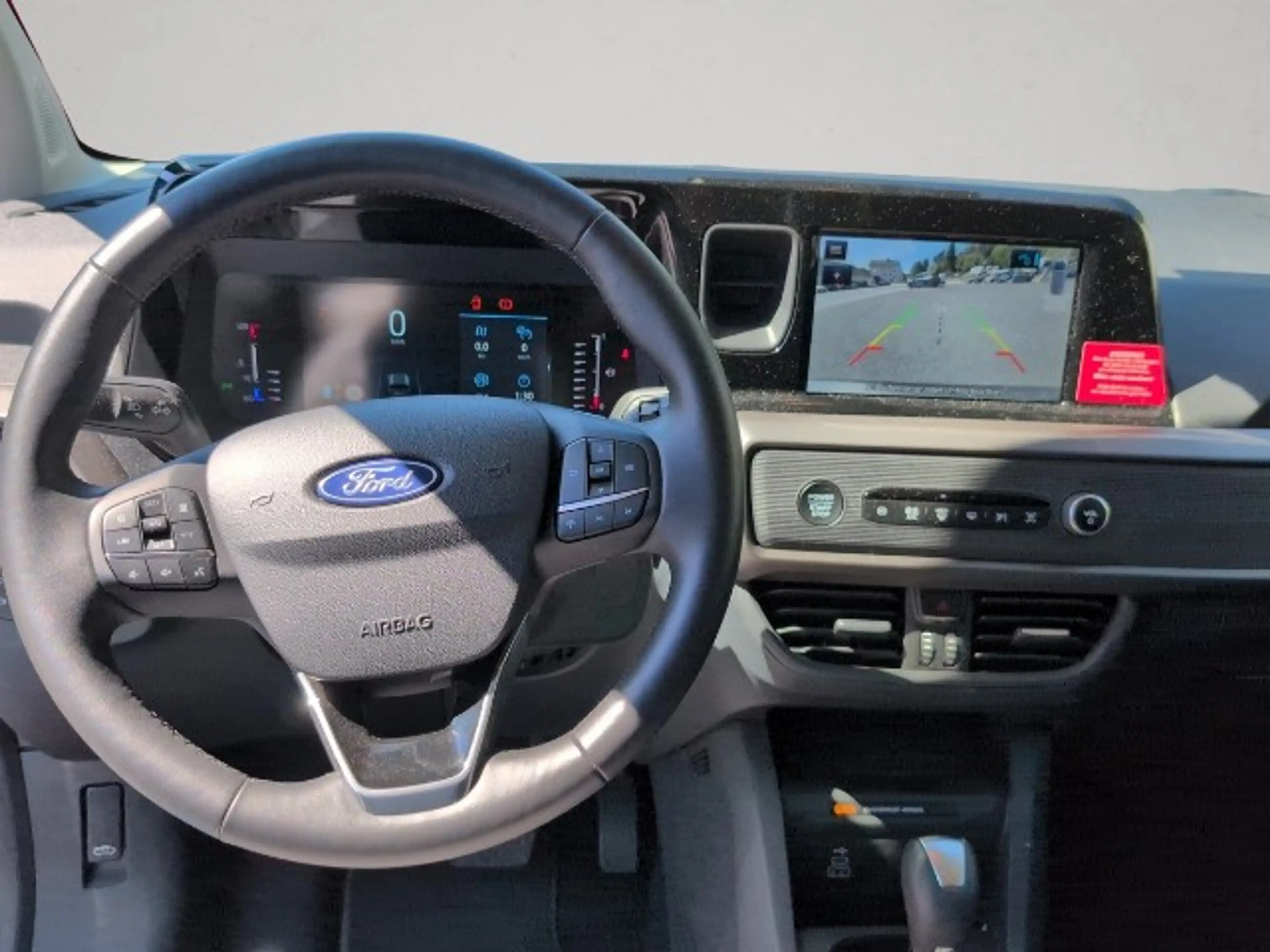 Ford Tourneo Courier Titanium — photo 12