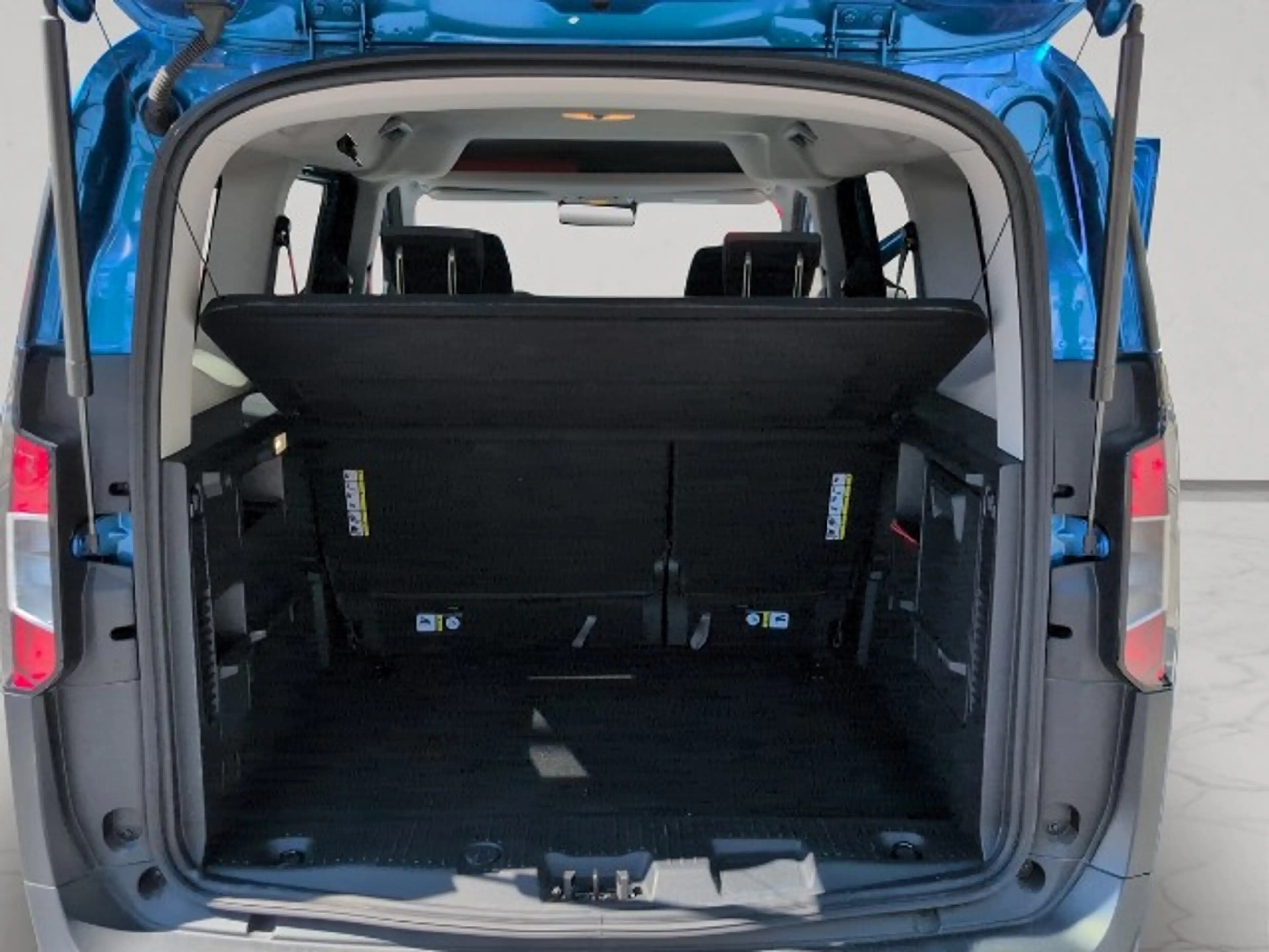 Ford Tourneo Courier Titanium — photo 13