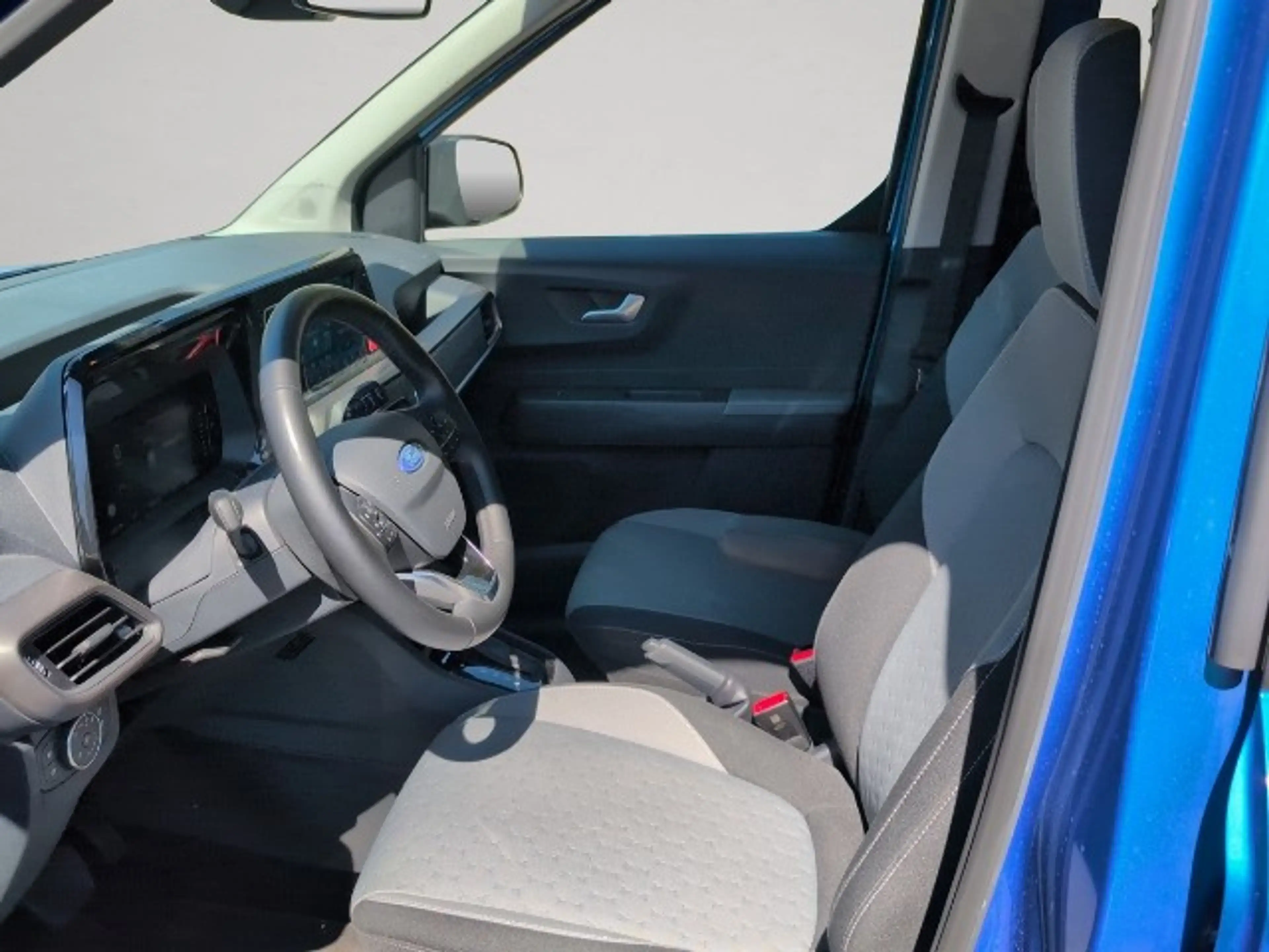 Ford Tourneo Courier Titanium — photo 9