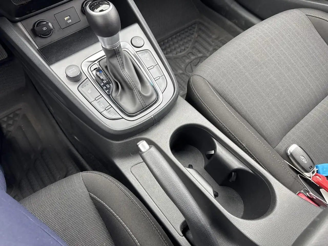 Hyundai KONA снимка Hyundai KONA