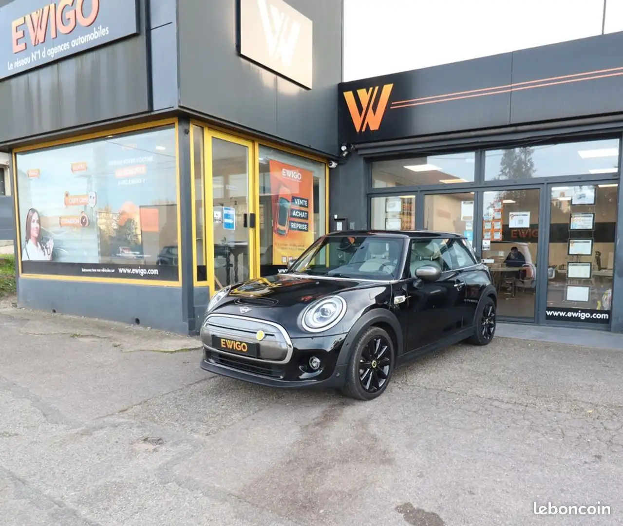 MINI Cooper 185 ch 102ppm 28.9kwh se bva + toit ouvrant Schwarz - 1