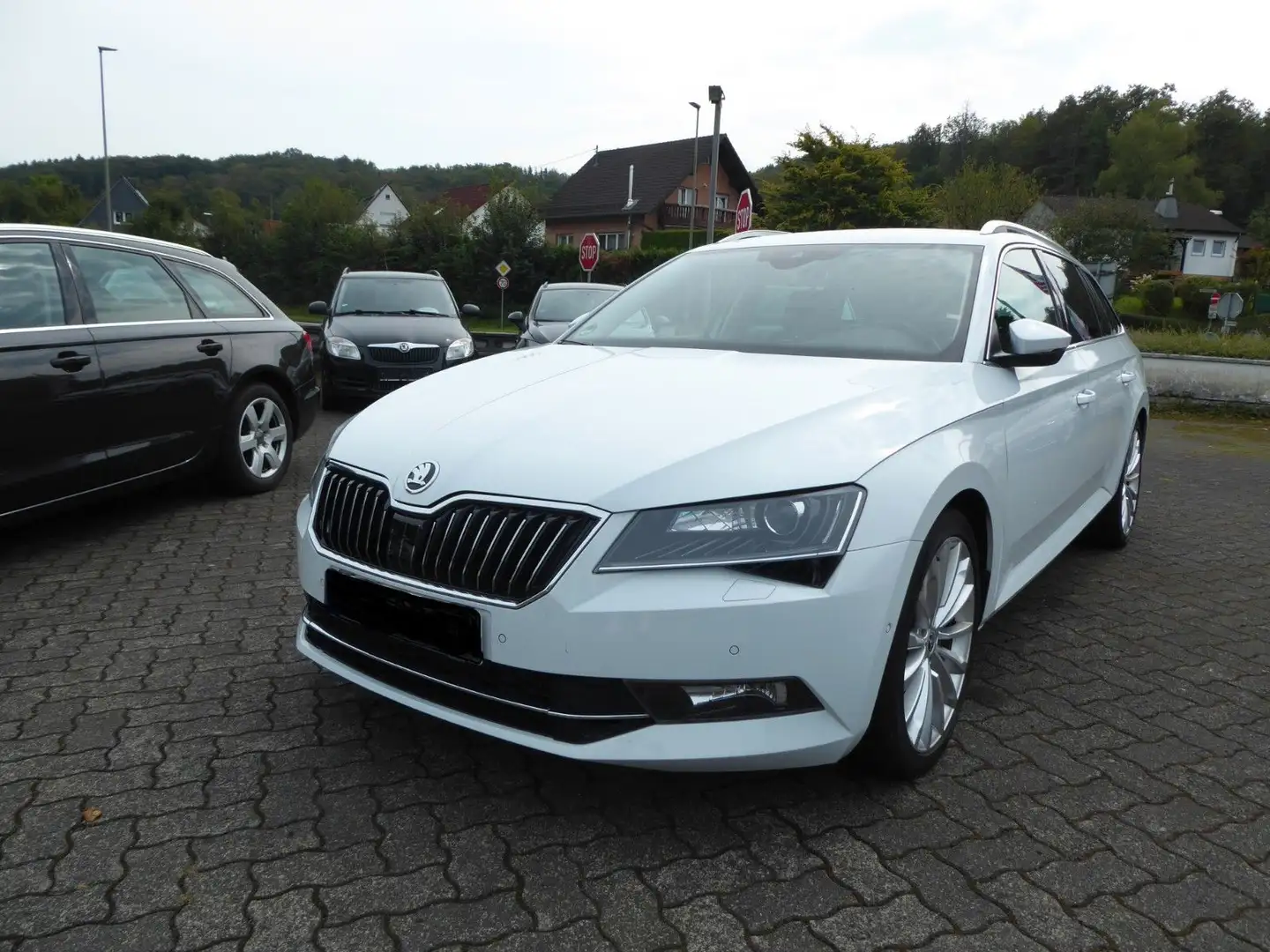 Skoda Superb 2.0 TDI SCR 140kW DSG Style Combi Weiß - 1