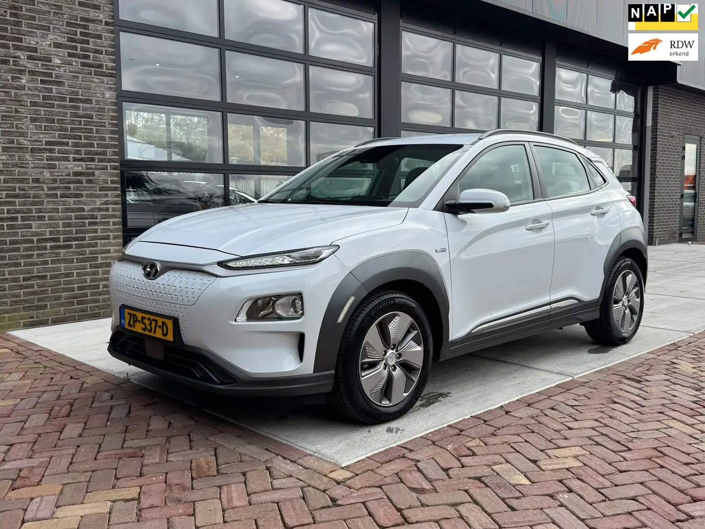 Hyundai KONA EV Comfort 64 kWh | 3-fase | 1e eigenaar | Navi | Blanc - 1