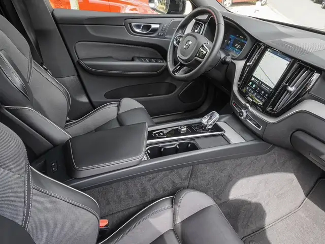 Volvo XC60 view 9