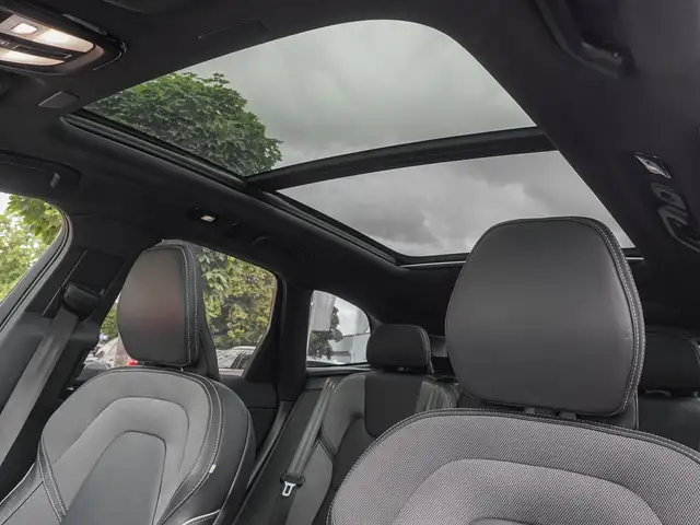 Volvo XC60 view 8