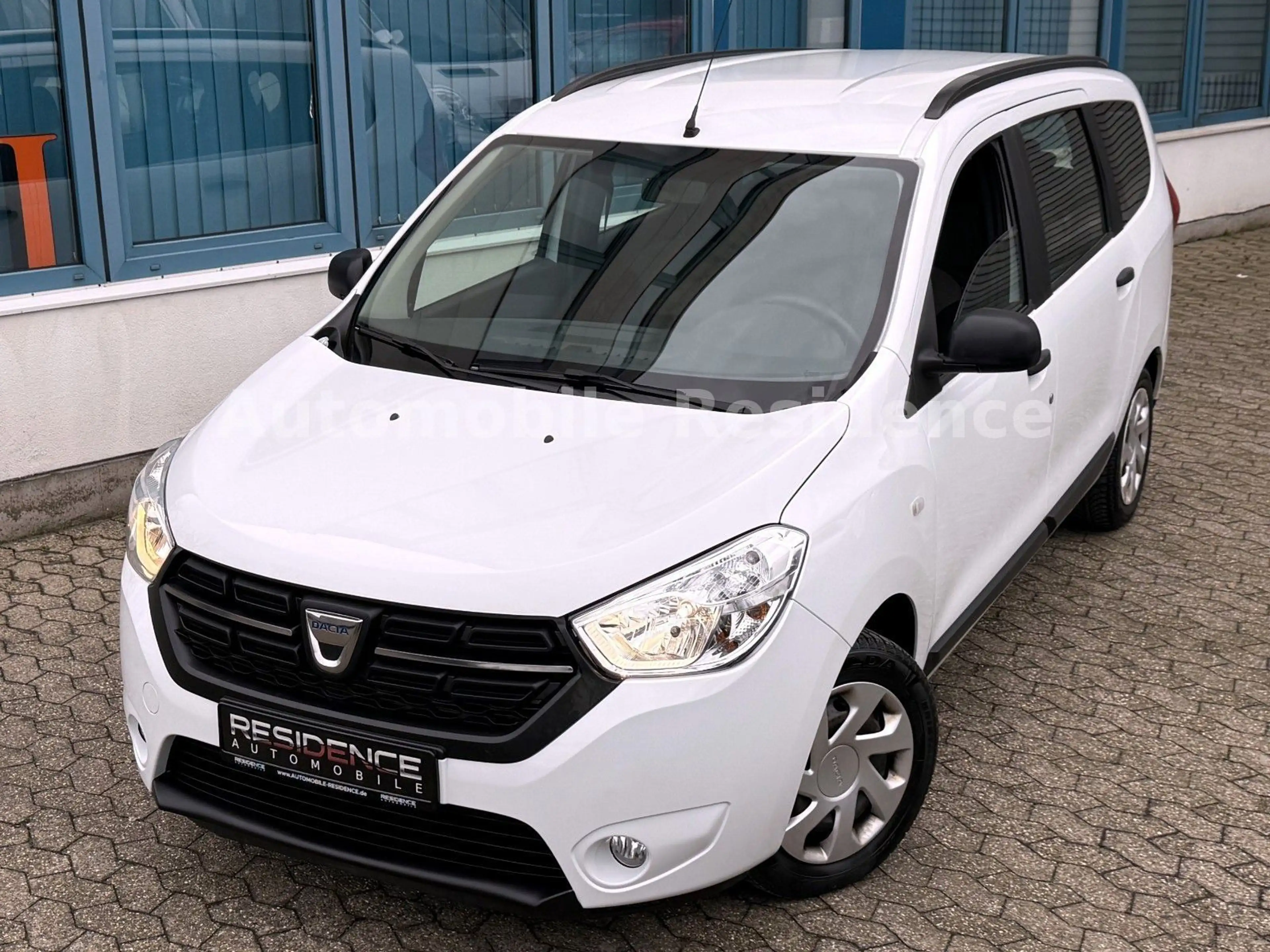 Dacia Lodgy 1.3 TCe 100*KLIMA*7-SITZER*PDC*E-PAKET*1HD — photo 2