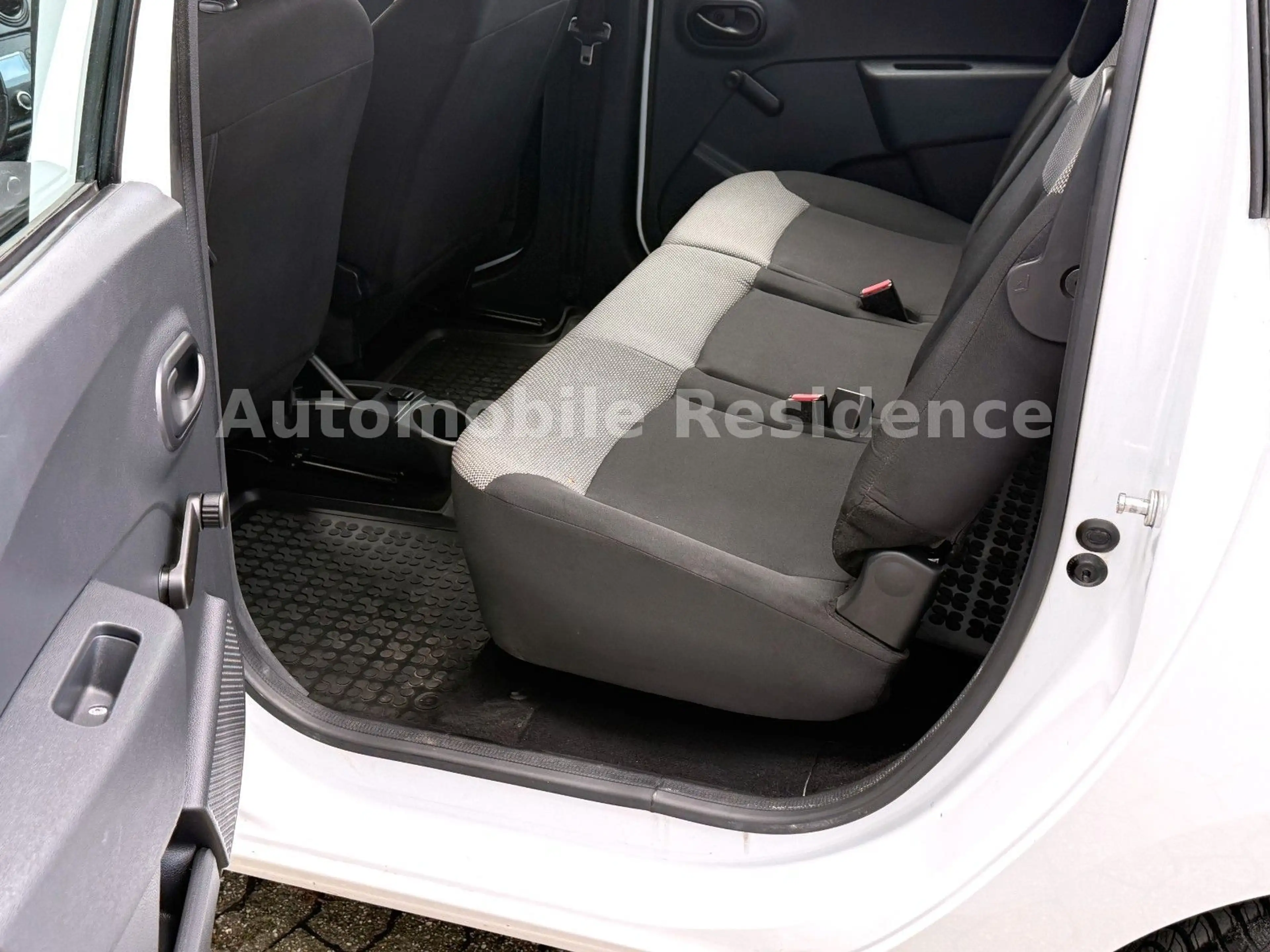 Dacia Lodgy 1.3 TCe 100*KLIMA*7-SITZER*PDC*E-PAKET*1HD — photo 8