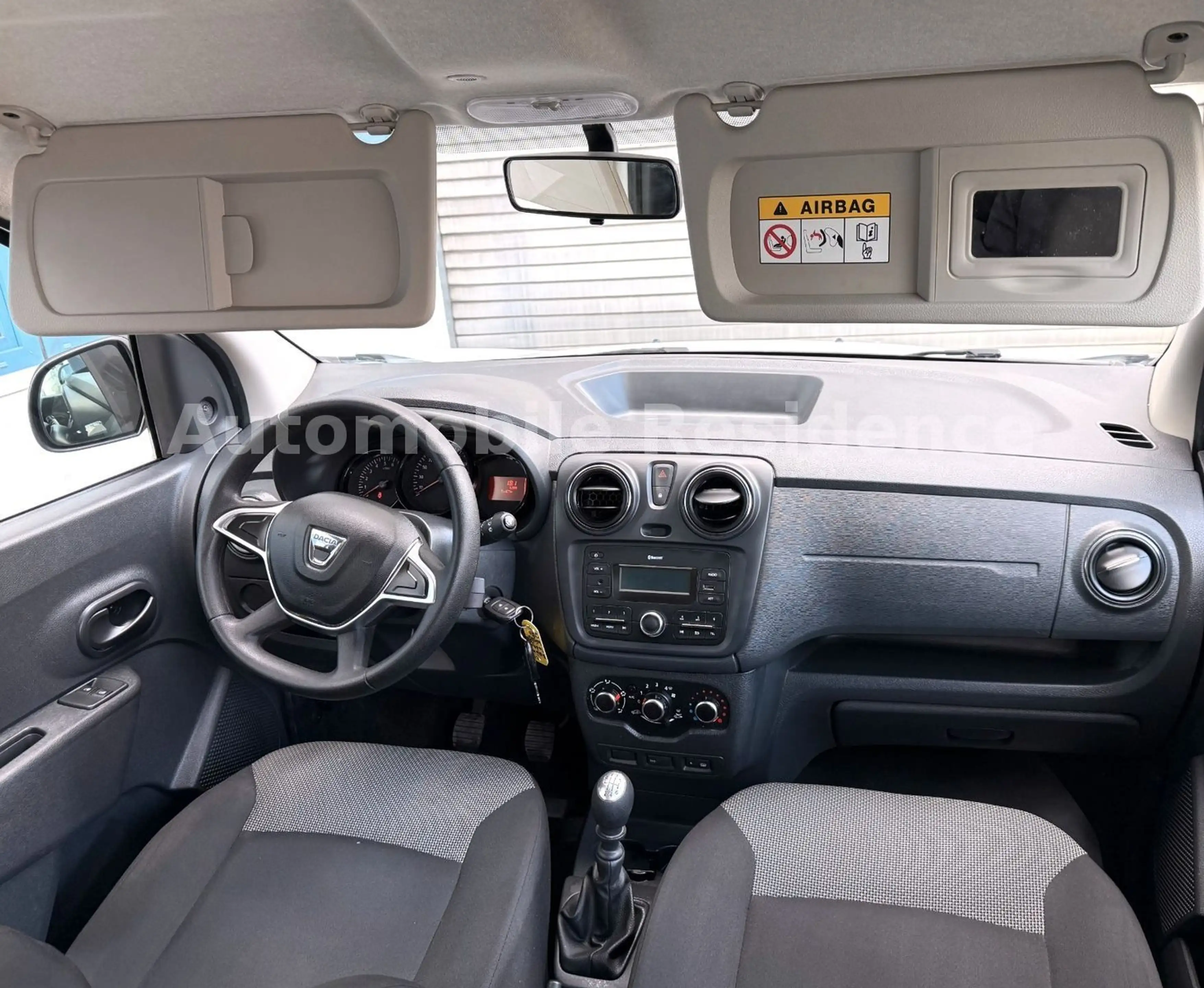 Dacia Lodgy 1.3 TCe 100*KLIMA*7-SITZER*PDC*E-PAKET*1HD — photo 5